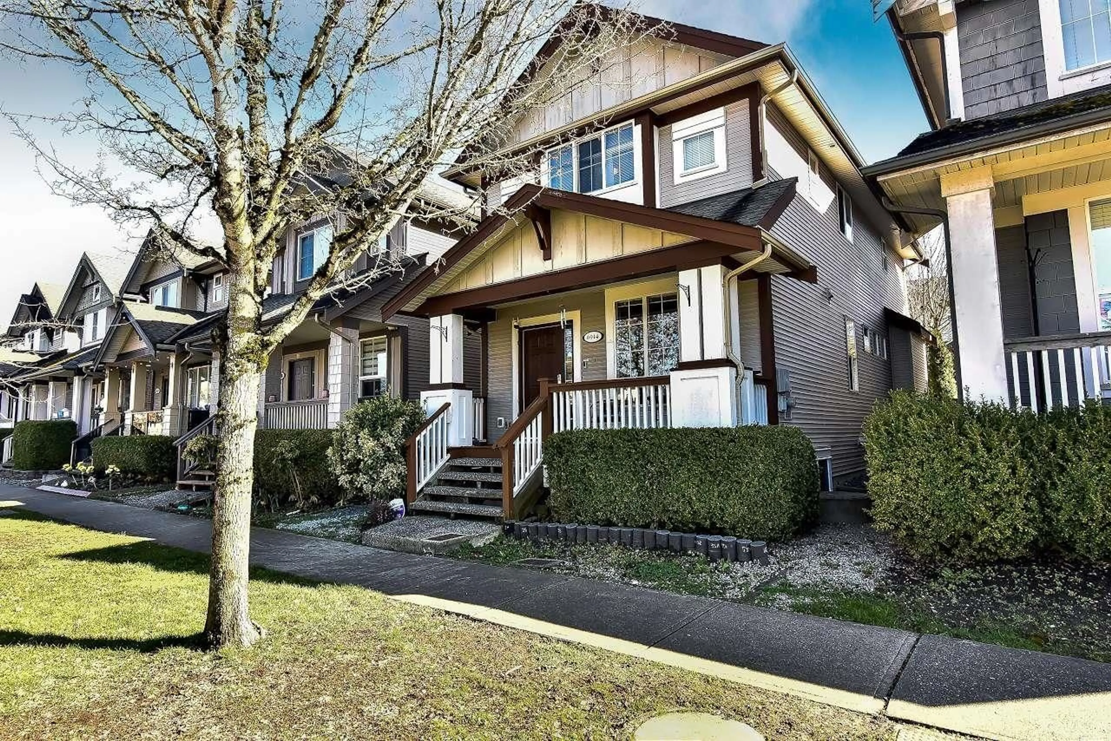 Home with brick exterior material, street for 6914 190 STREET, Surrey British Columbia V4N5P1