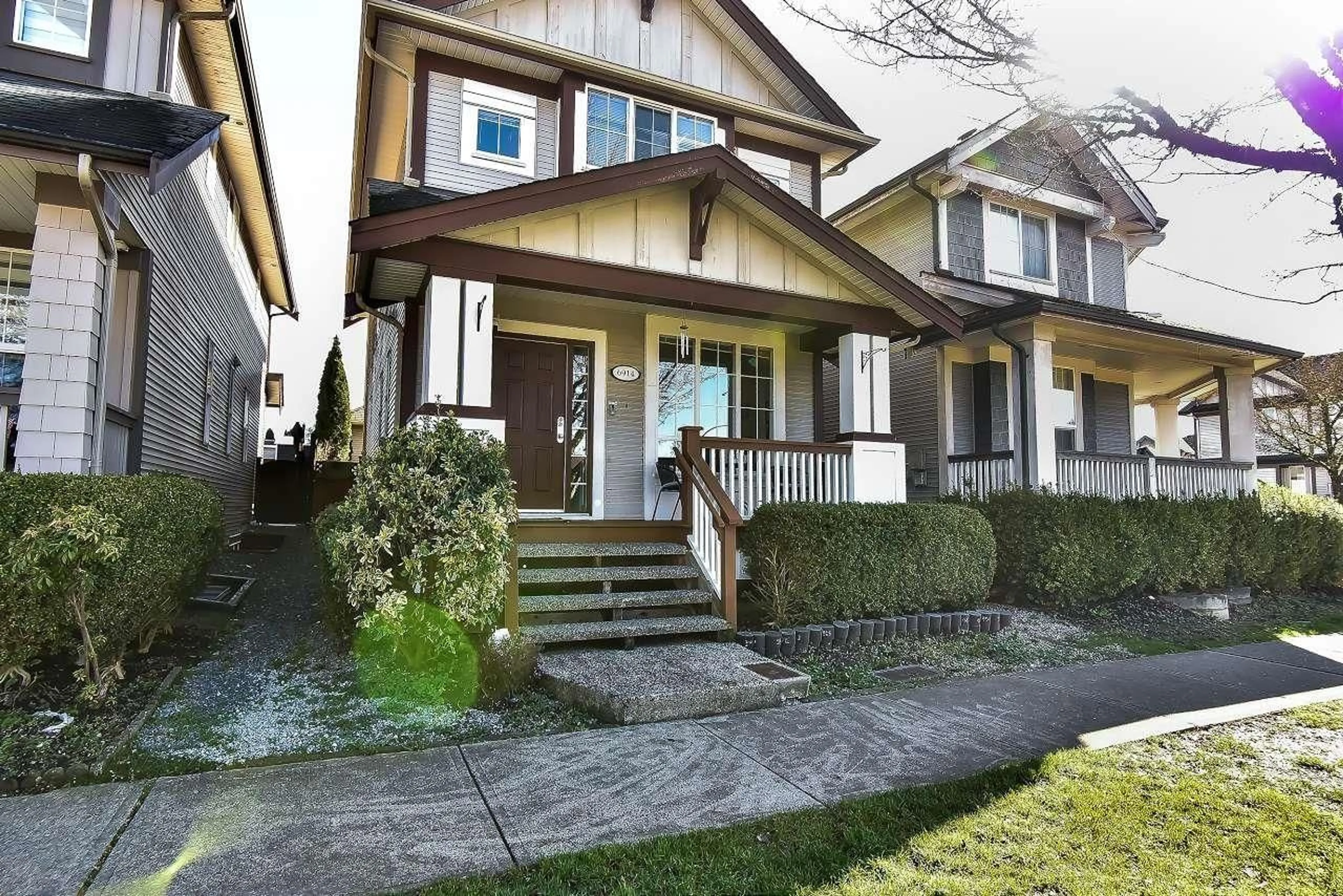 Home with vinyl exterior material, street for 6914 190 STREET, Surrey British Columbia V4N5P1