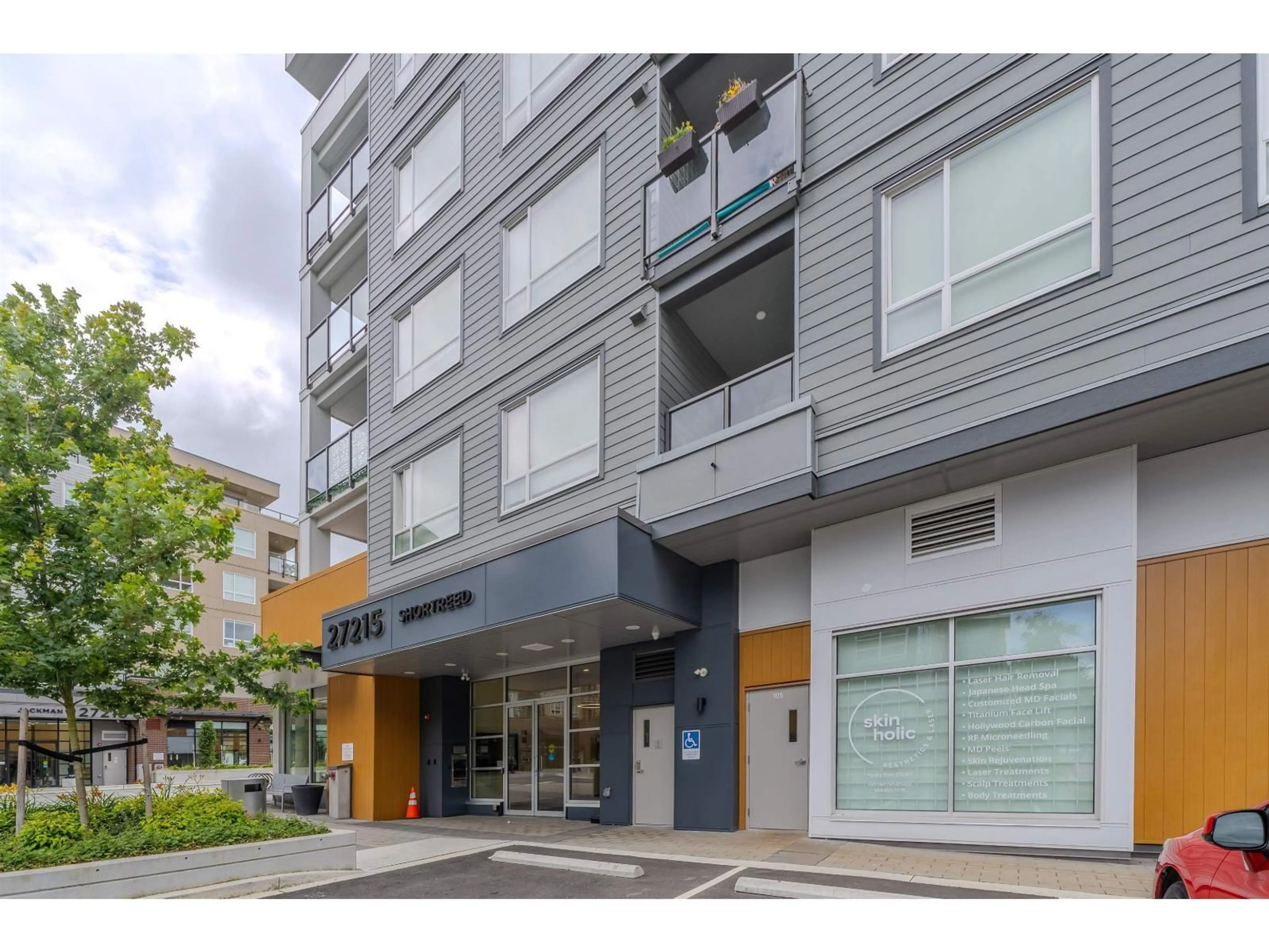 Indoor foyer for 607 - 27215 ALDERGROVE TOWN CENTRE DRIVE, Langley British Columbia V4W3N7