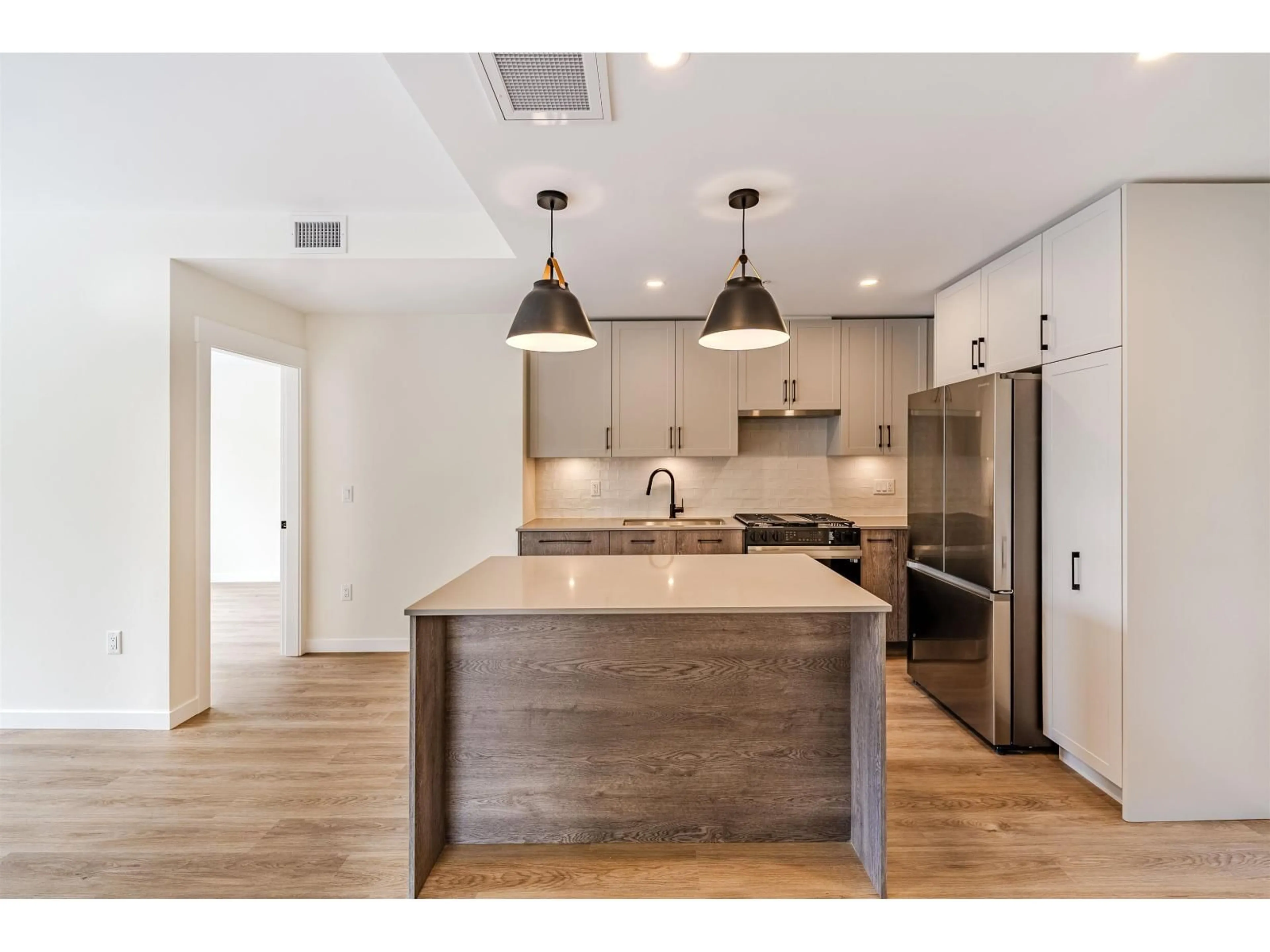 Open concept kitchen, wood/laminate floor for 607 - 27215 ALDERGROVE TOWN CENTRE DRIVE, Langley British Columbia V4W3N7