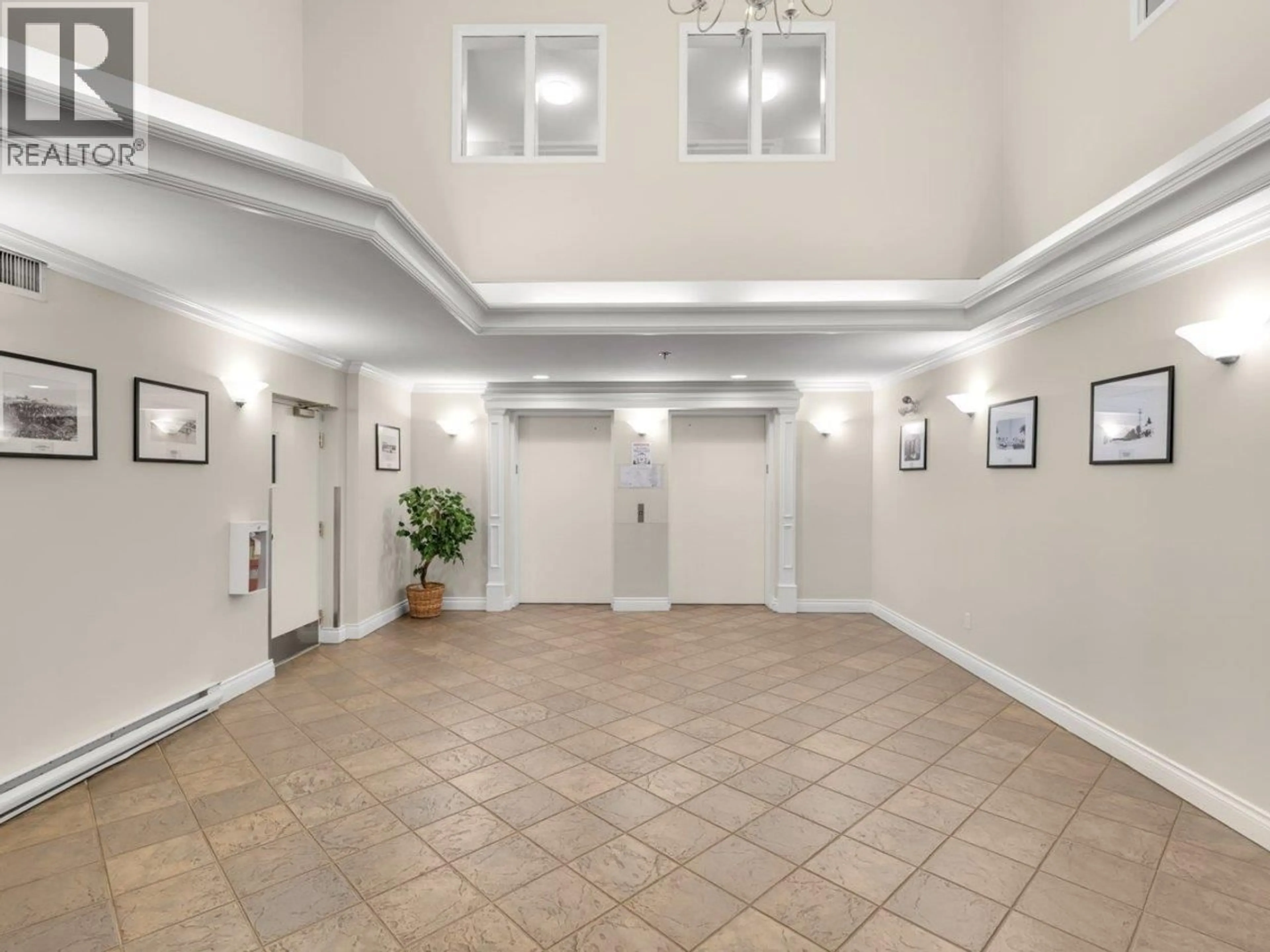 Indoor foyer for 413 - 128 8TH STREET, North Vancouver British Columbia V7M3M1