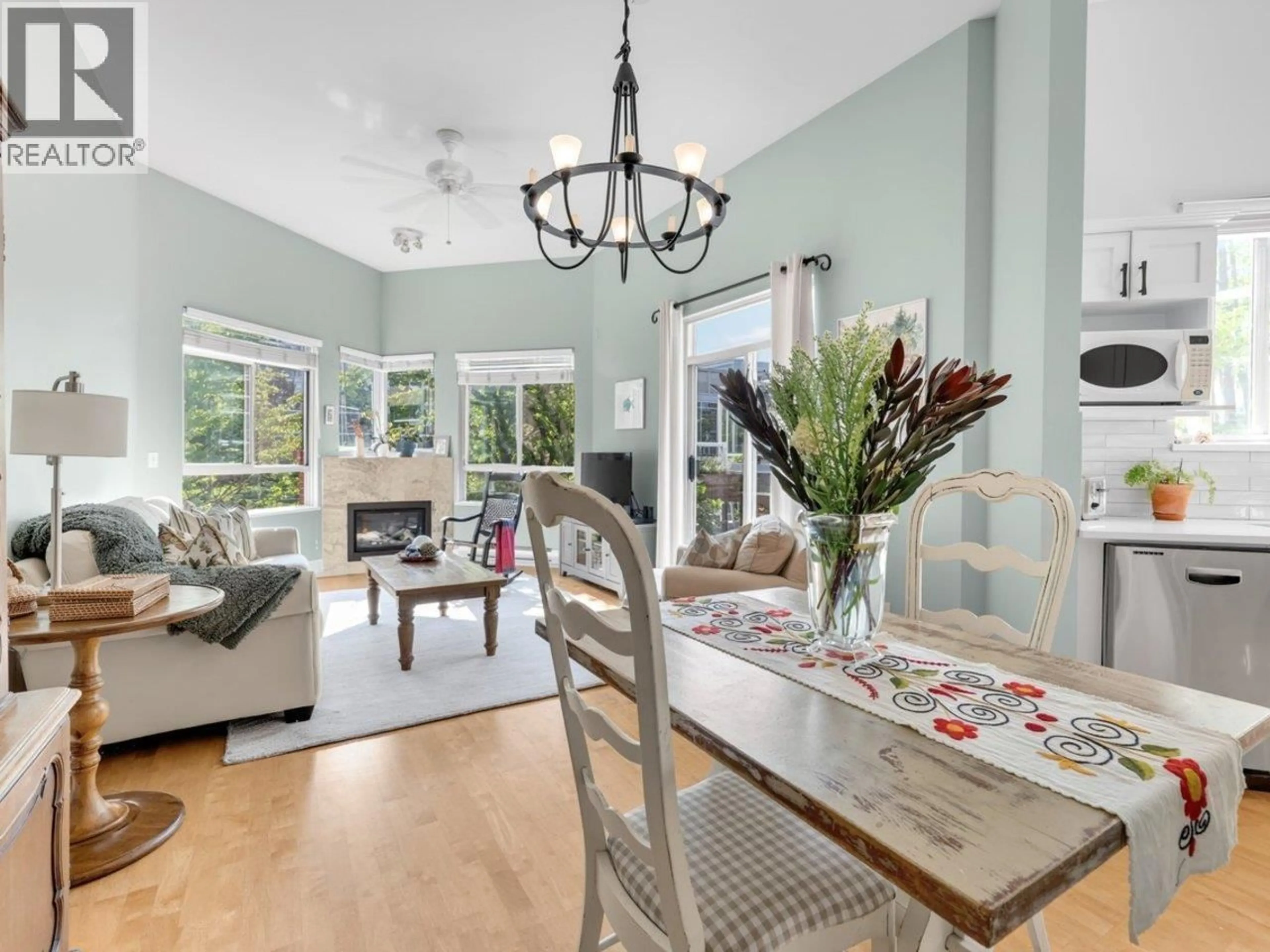 Unknown for 413 - 128 8TH STREET, North Vancouver British Columbia V7M3M1