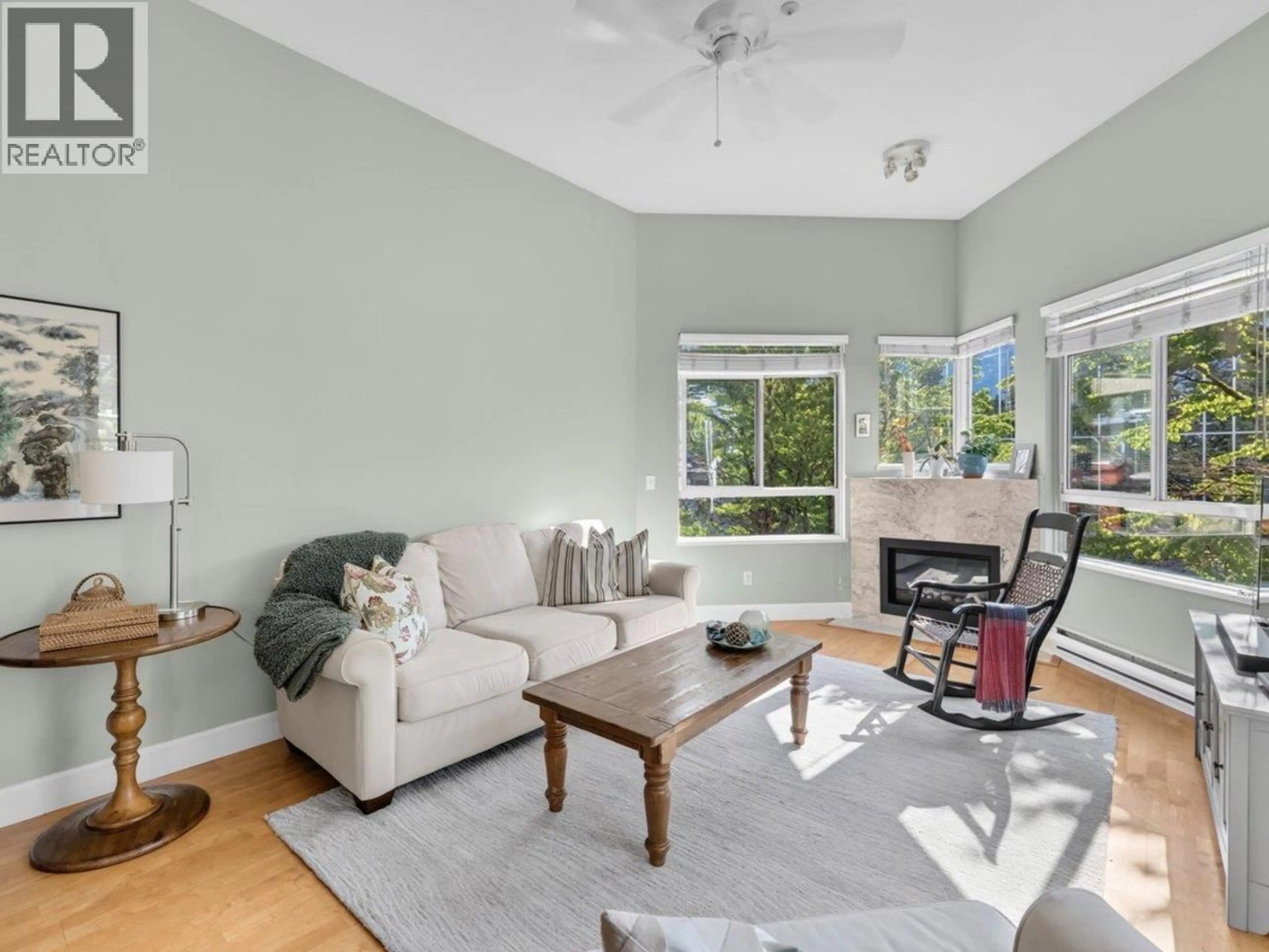 Living room with furniture, unknown for 413 - 128 8TH STREET, North Vancouver British Columbia V7M3M1