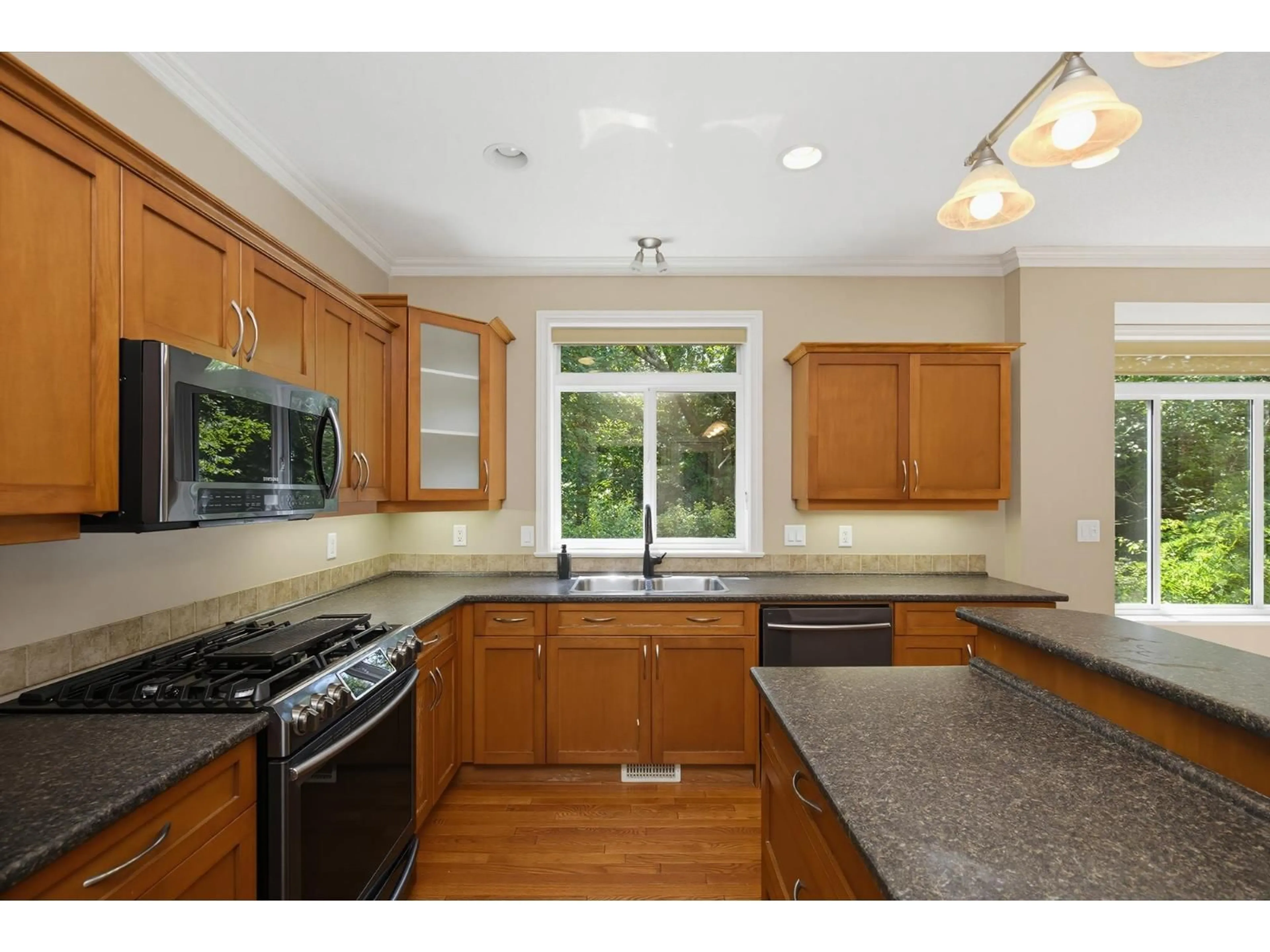 Standard kitchen, ceramic/tile floor for 5583 THOM CREEK DRIVE, Chilliwack British Columbia V2R5Z6
