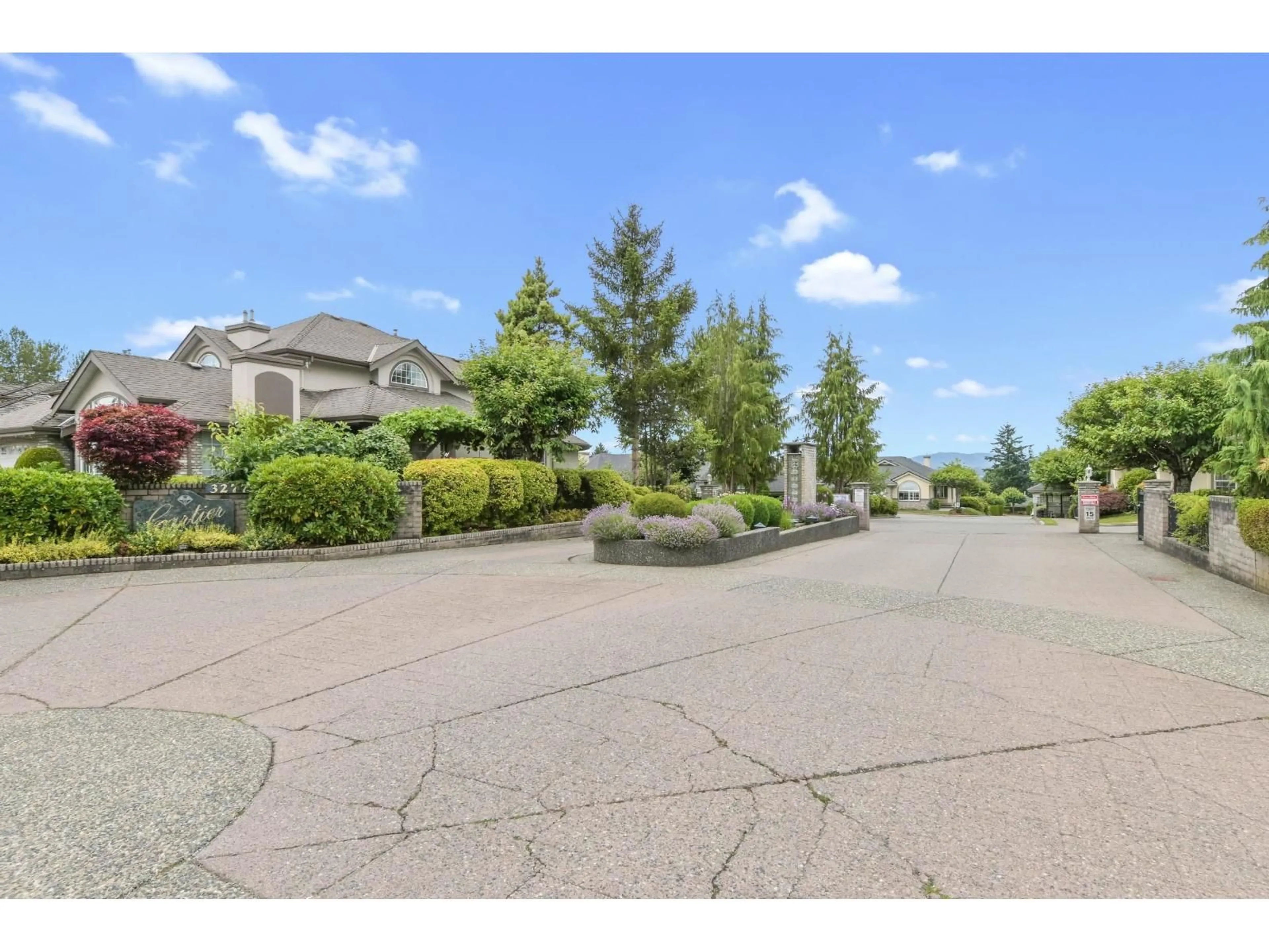 A pic from outside/outdoor area/front of a property/back of a property/a pic from drone, street for 1 - 32777 CHILCOTIN DRIVE, Abbotsford British Columbia V2T5W4