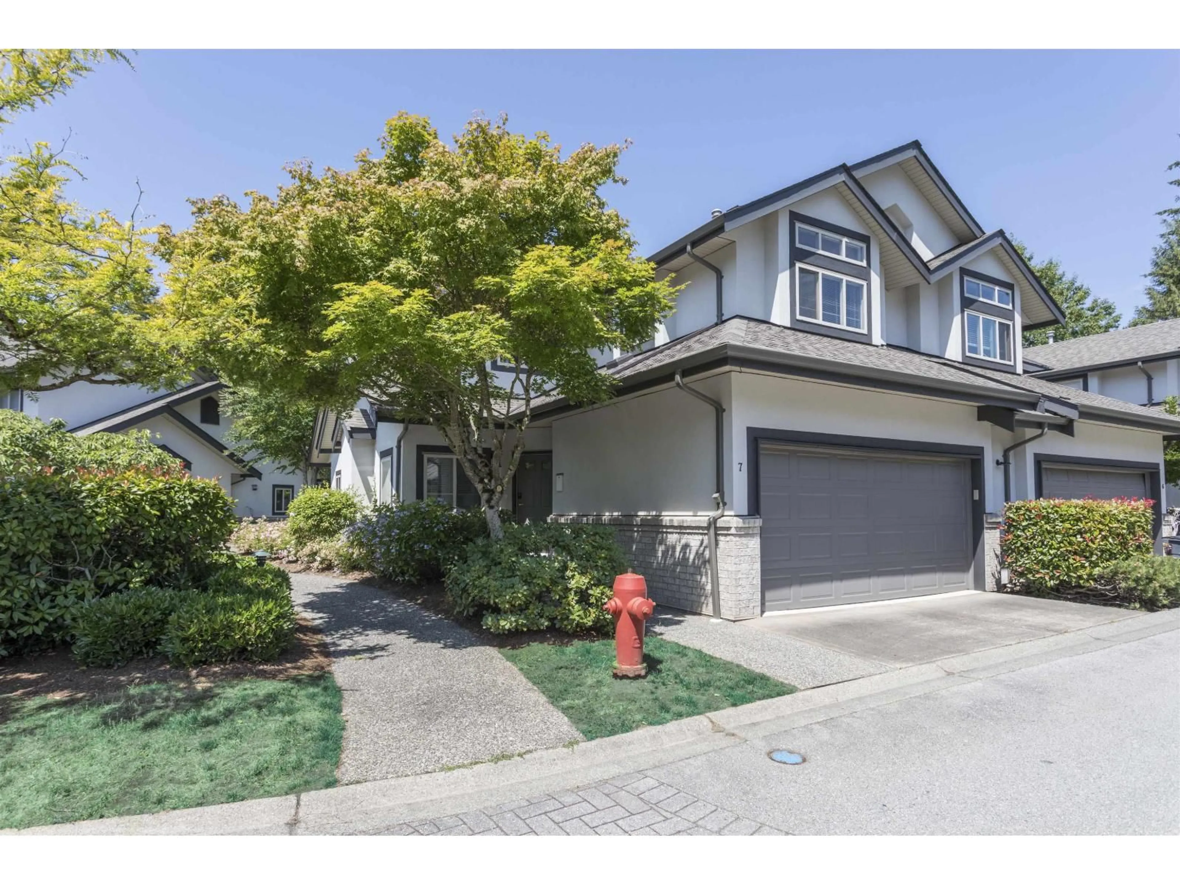 A pic from outside/outdoor area/front of a property/back of a property/a pic from drone, street for 7 - 3387 KING GEORGE BOULEVARD, Surrey British Columbia V4P1B7