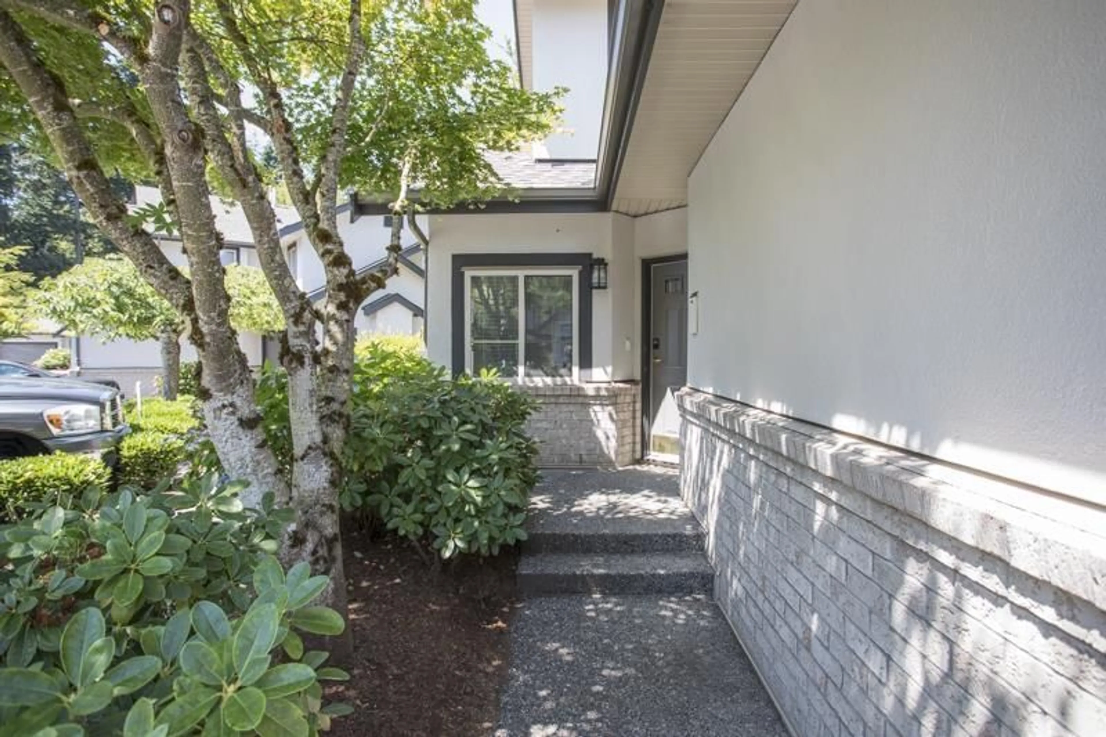 Unknown for 7 - 3387 KING GEORGE BOULEVARD, Surrey British Columbia V4P1B7