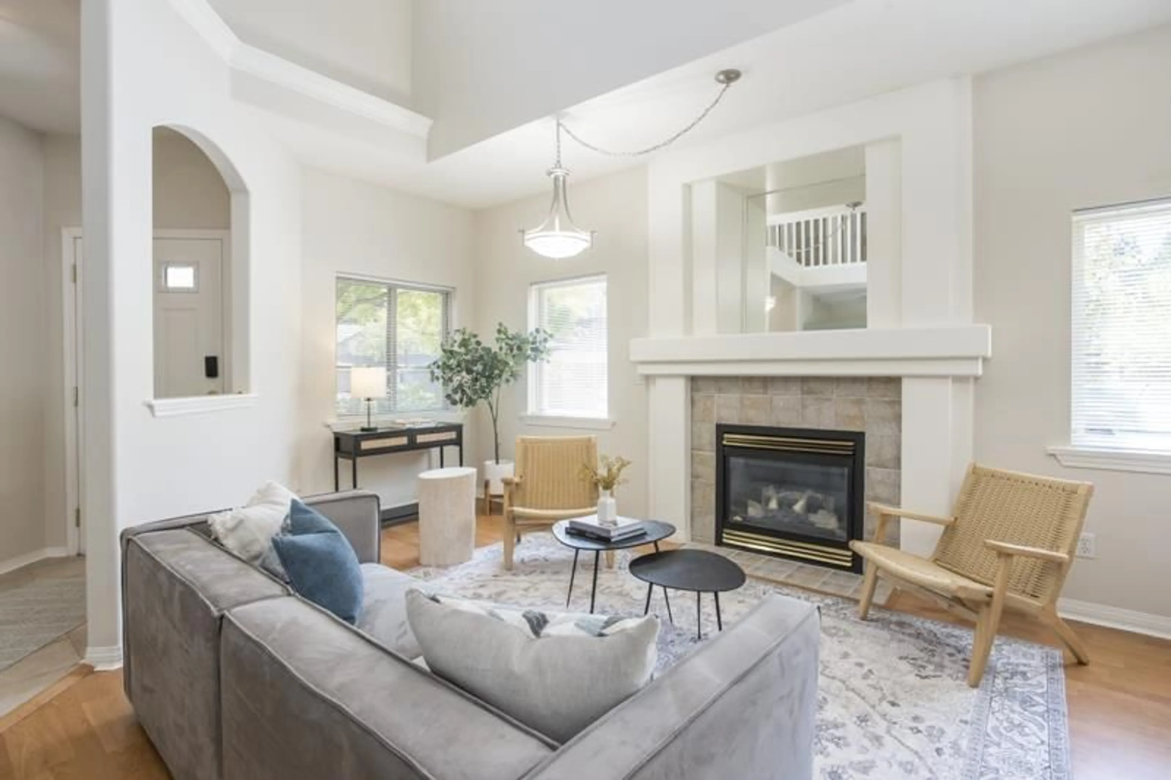 Living room with furniture, unknown for 7 - 3387 KING GEORGE BOULEVARD, Surrey British Columbia V4P1B7