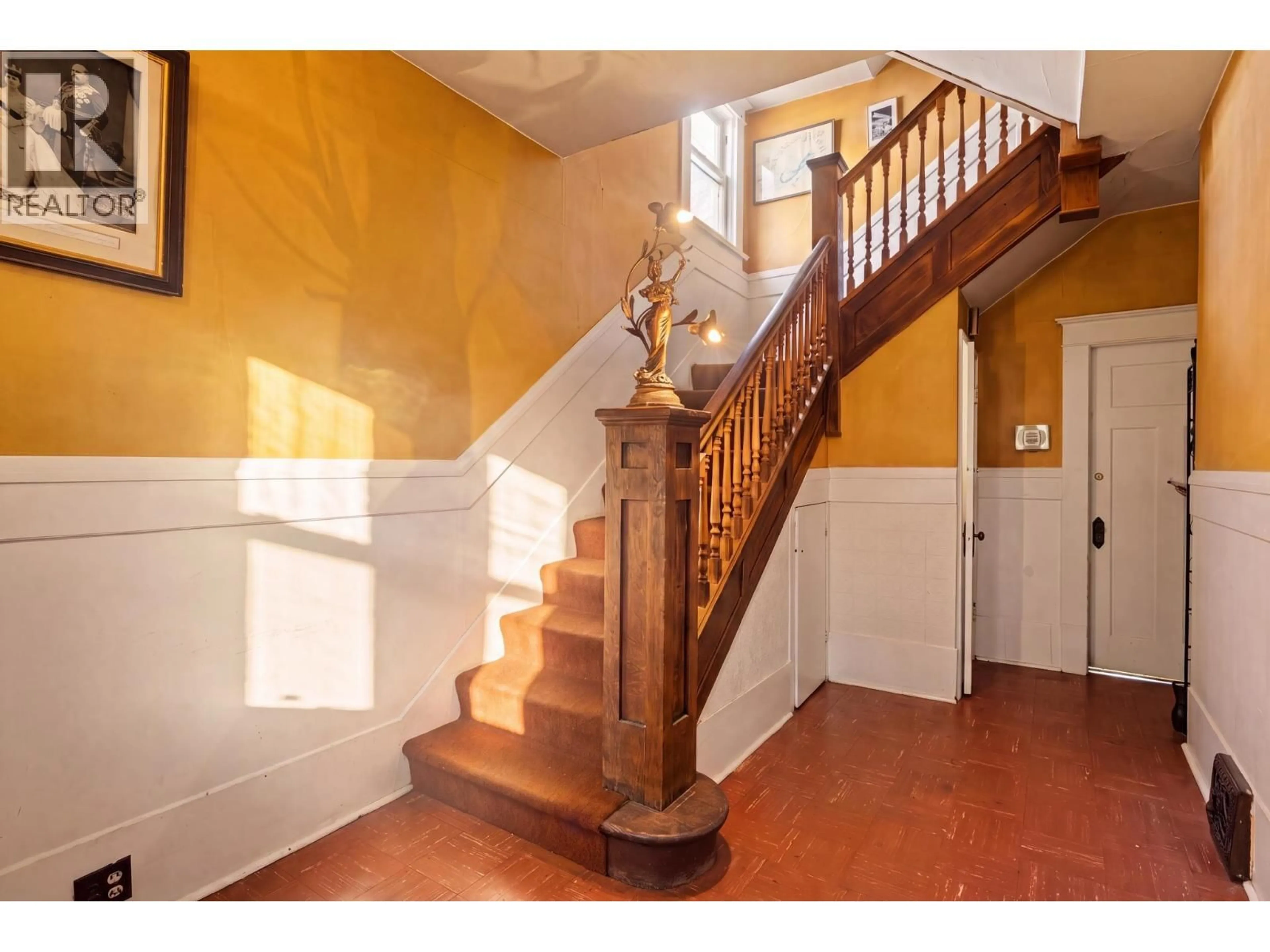 Indoor foyer for 1749 WILLIAM STREET, Vancouver British Columbia V5L2R5