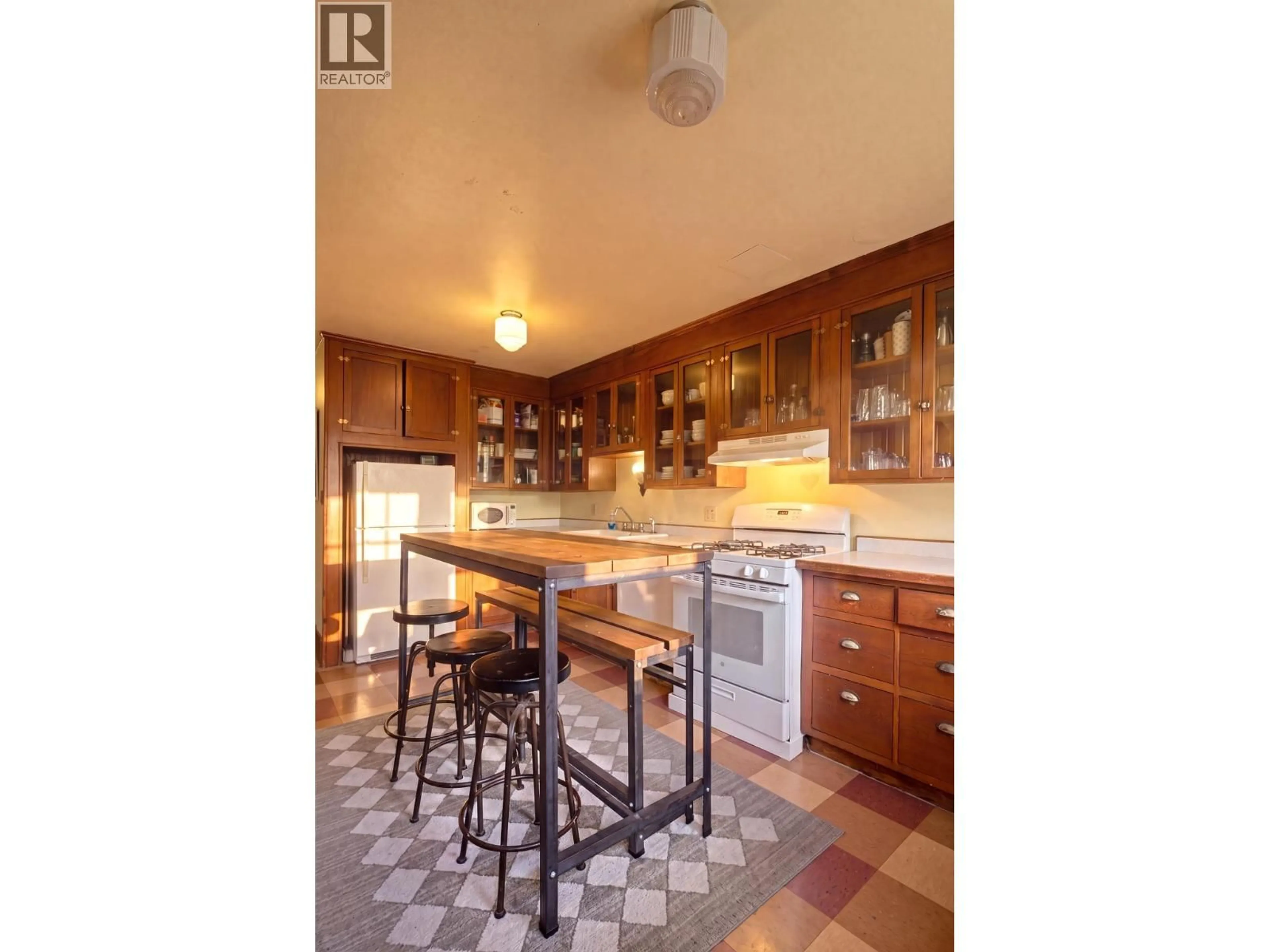 Standard kitchen, unknown for 1749 WILLIAM STREET, Vancouver British Columbia V5L2R5