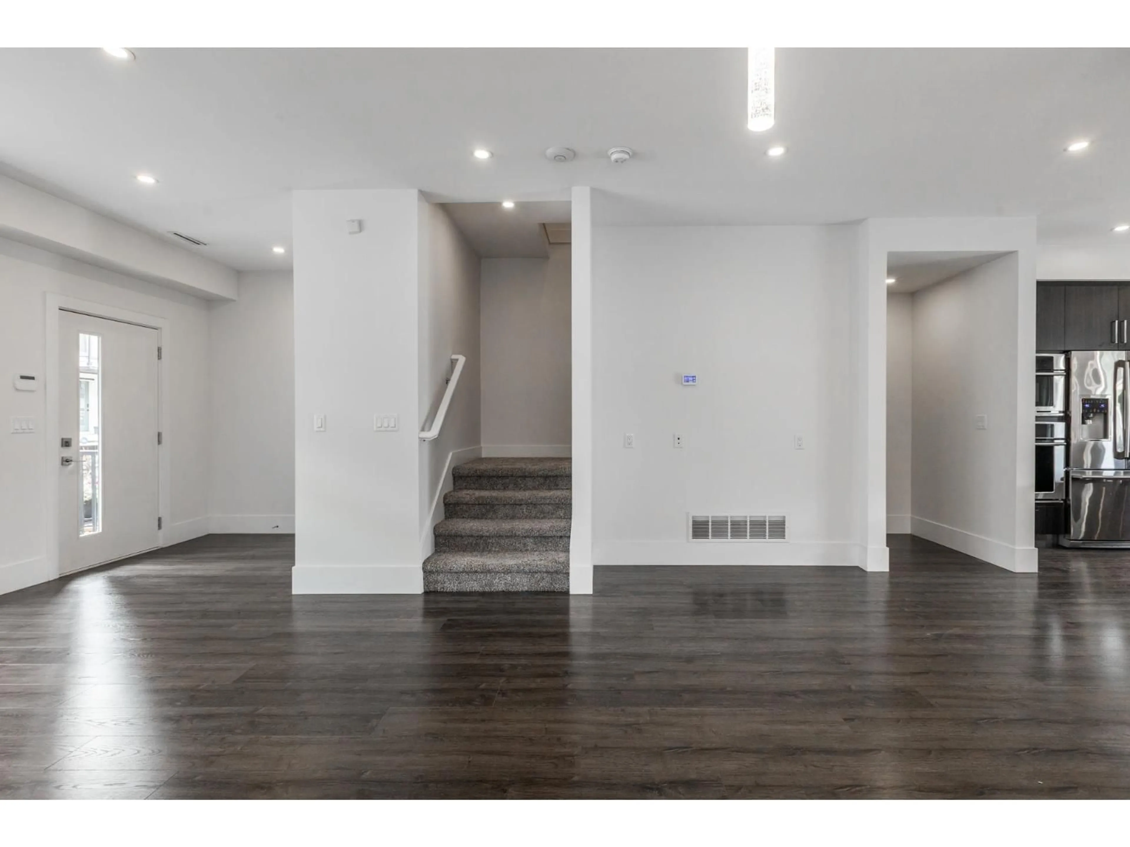 Indoor foyer for 83 - 15177 60 AVENUE, Surrey British Columbia V3S7B3