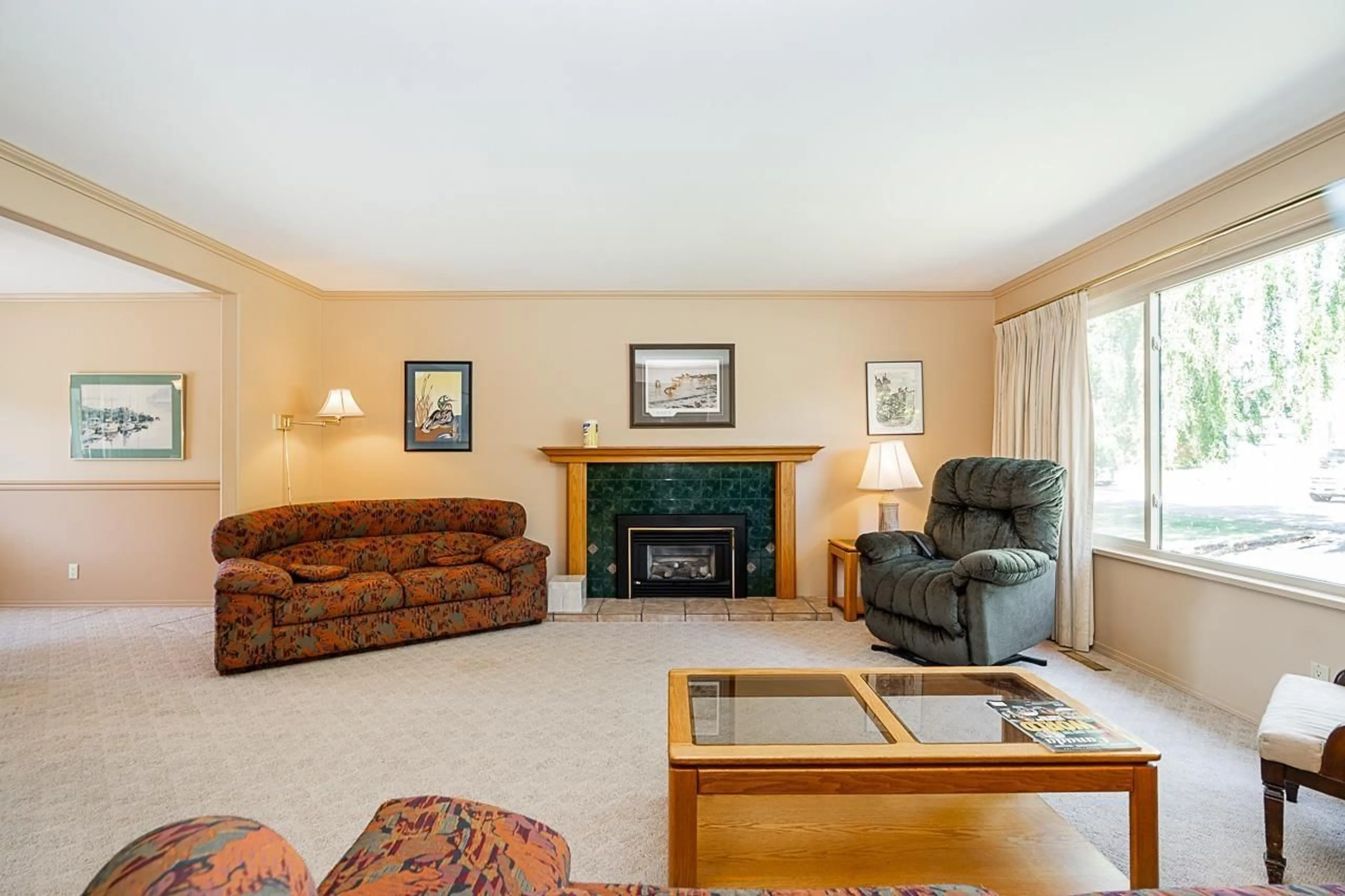 Living room with furniture, unknown for 13852 MALABAR AVENUE, White Rock British Columbia V4B2X9