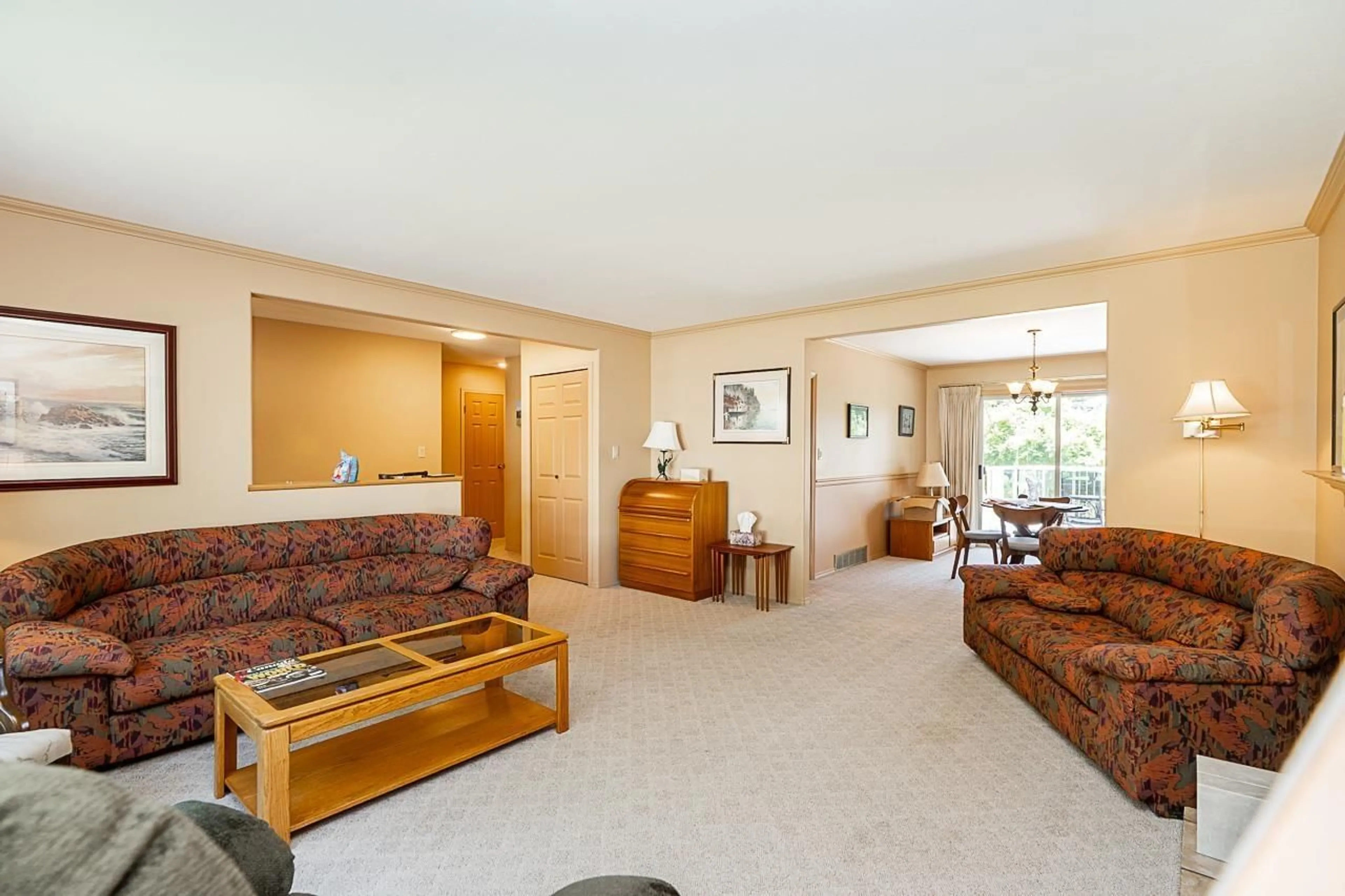 Living room with furniture, unknown for 13852 MALABAR AVENUE, White Rock British Columbia V4B2X9