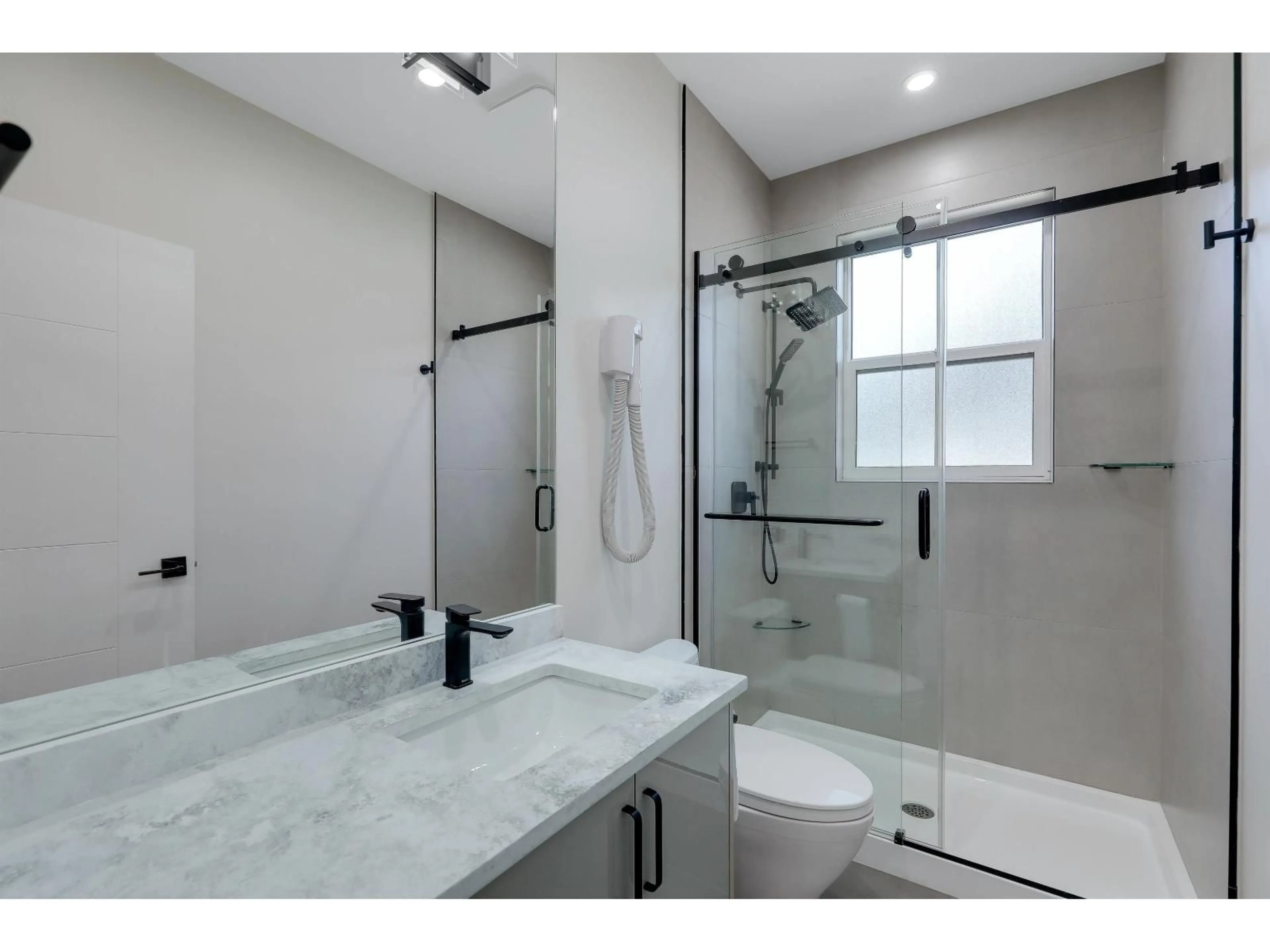 Contemporary bathroom, ceramic/tile floor for 19632 31A AVENUE, Langley British Columbia V2Z0B2