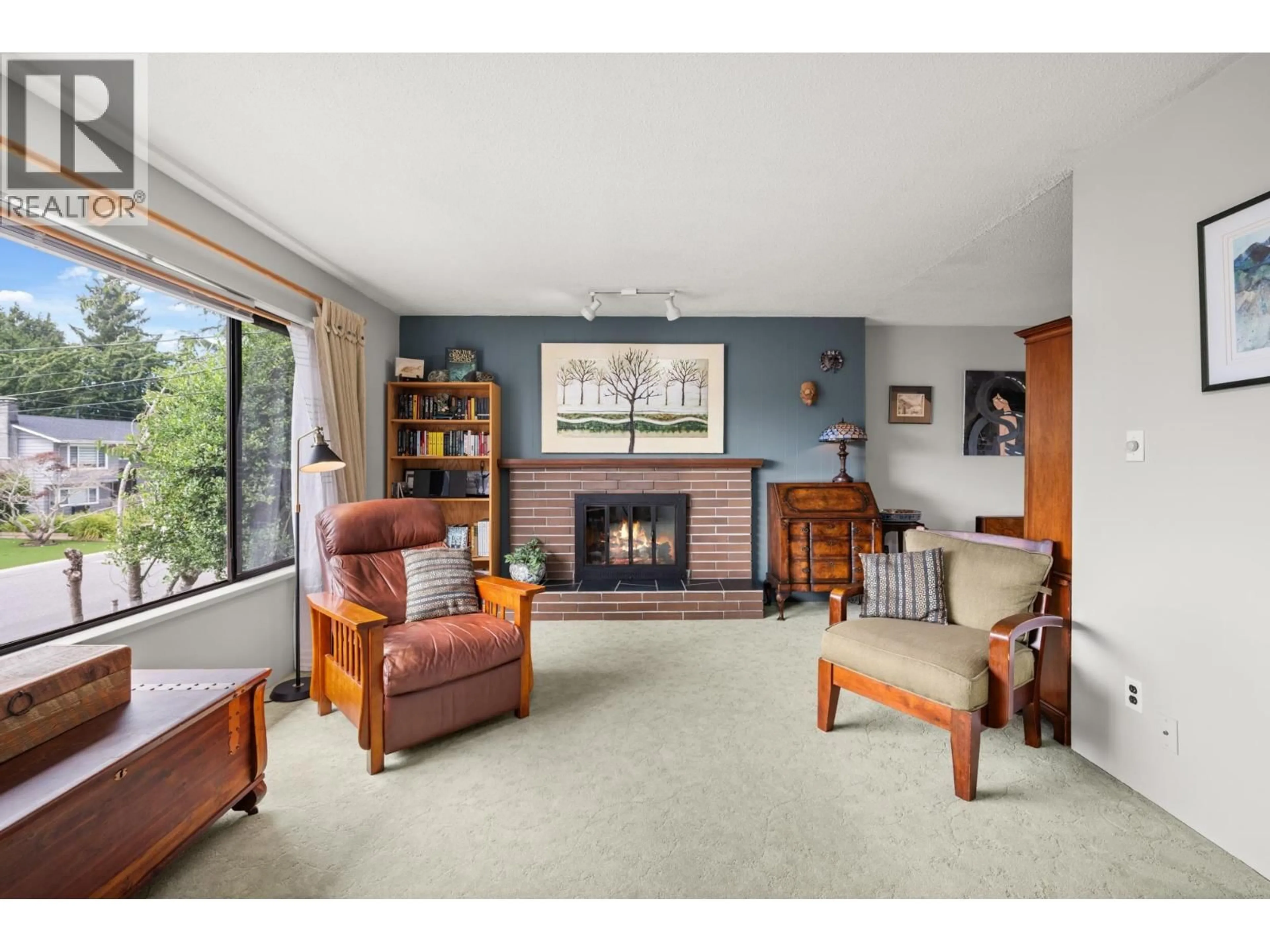 Living room with furniture, unknown for 4442 47 STREET, Delta British Columbia V4K2N3