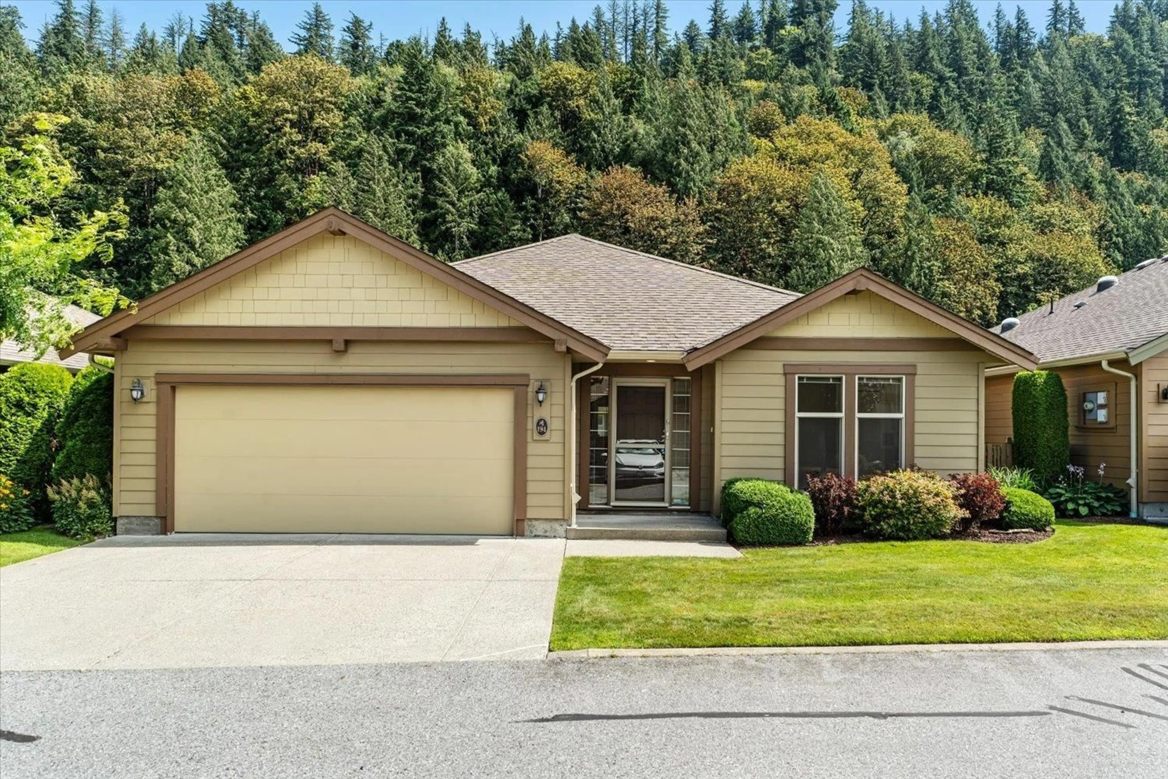 Home with vinyl exterior material, unknown for 194 - 46000 THOMAS ROAD, Chilliwack British Columbia V2R5W6