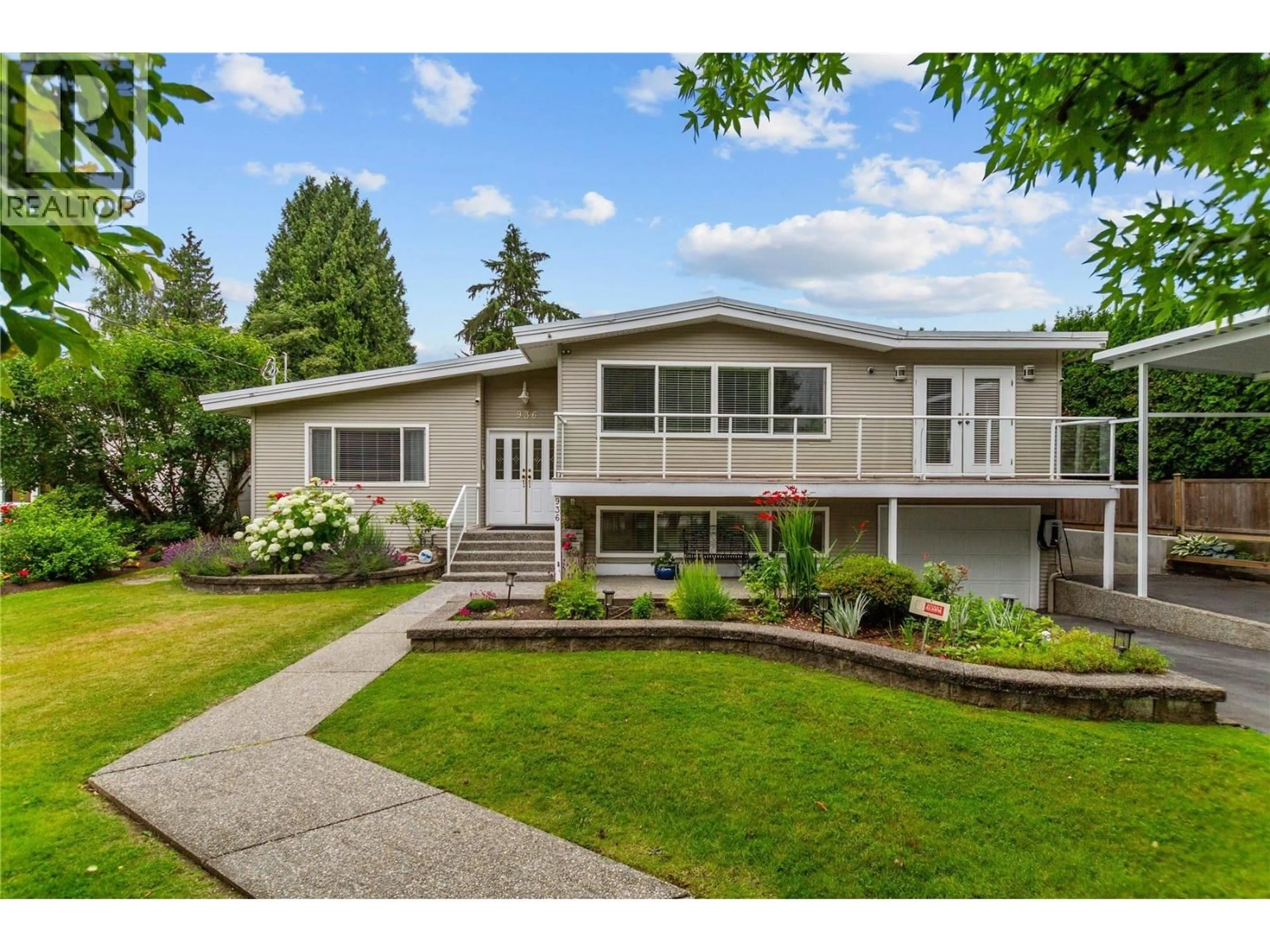 Home with vinyl exterior material, street for 936 CAITHNESS CRESCENT, Port Moody British Columbia V3H1C6