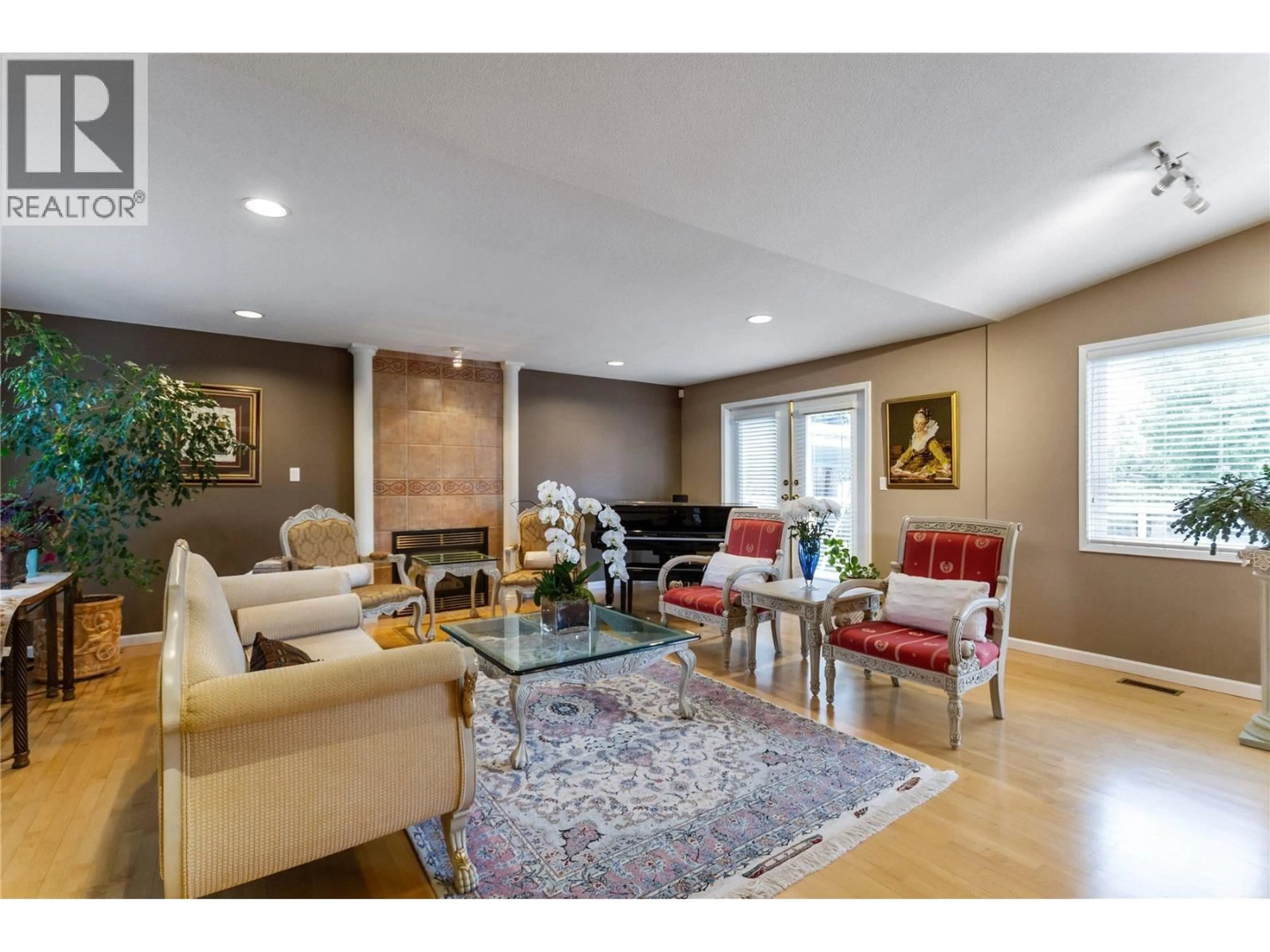 Living room with furniture, unknown for 936 CAITHNESS CRESCENT, Port Moody British Columbia V3H1C6
