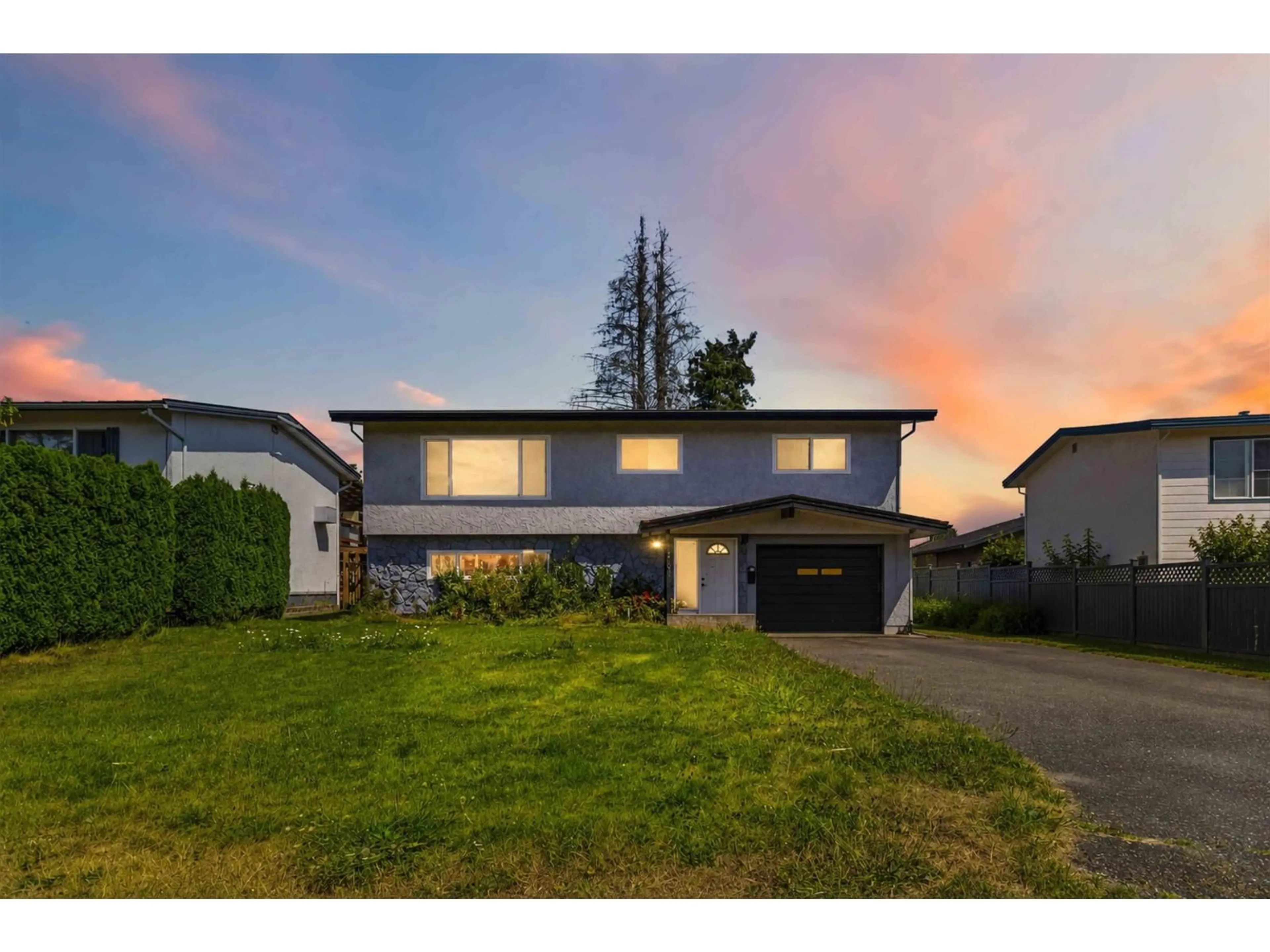 A pic from outside/outdoor area/front of a property/back of a property/a pic from drone, street for 46684 ARBUTUS AVENUE, Chilliwack British Columbia V2P6P4