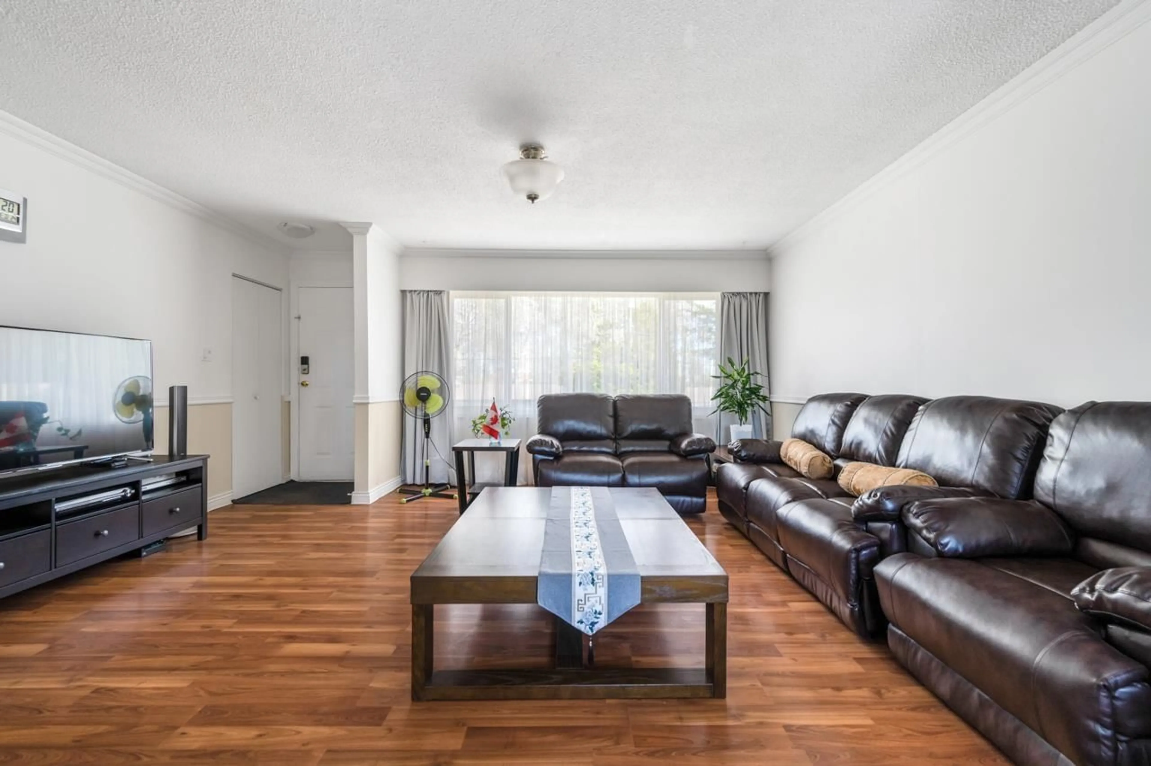 Living room with furniture, wood/laminate floor for 10355 149A STREET, Surrey British Columbia V3R4A5