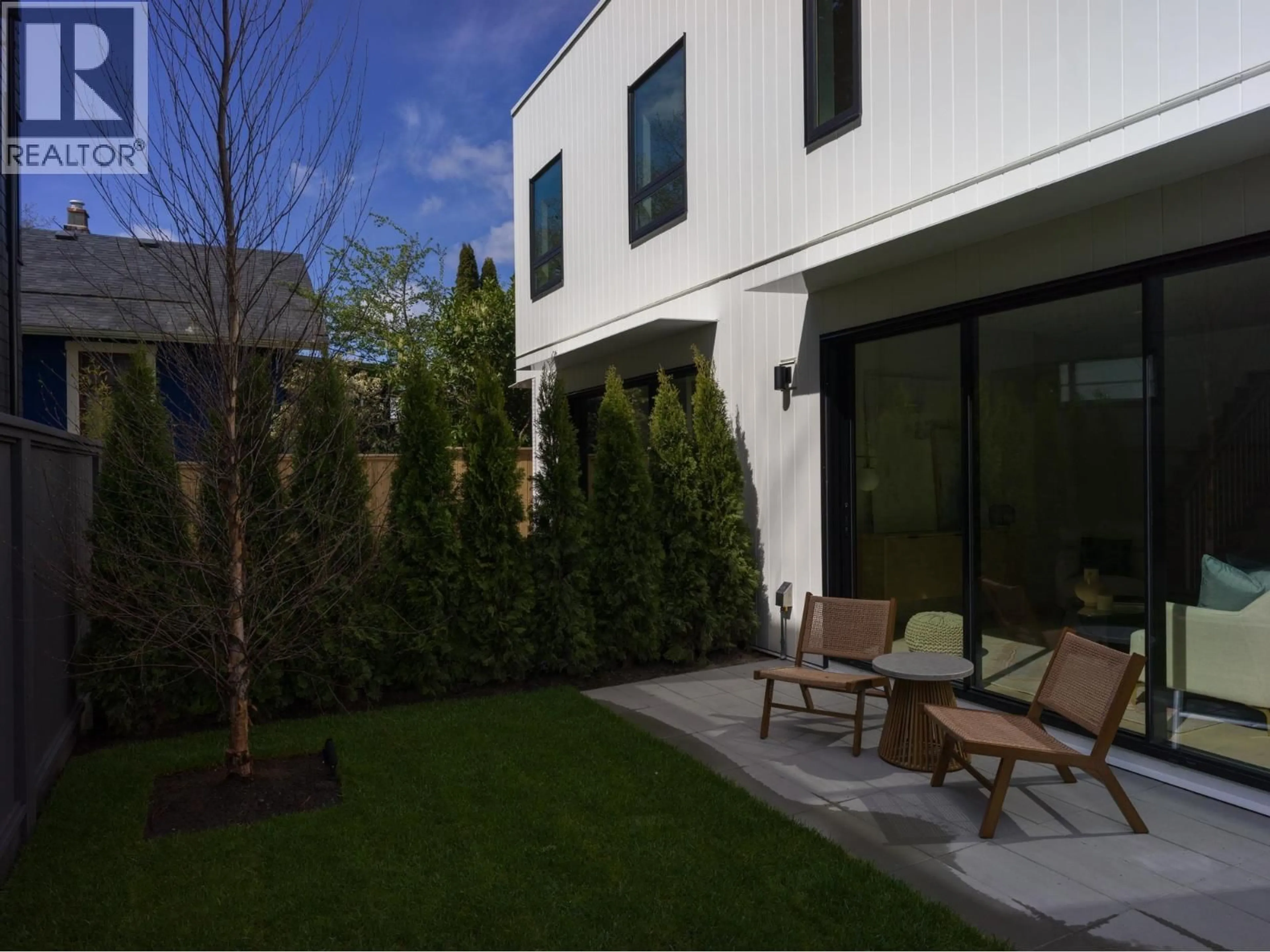 Patio, street for 3679 ST CATHERINES STREET, Vancouver British Columbia V5V1S3