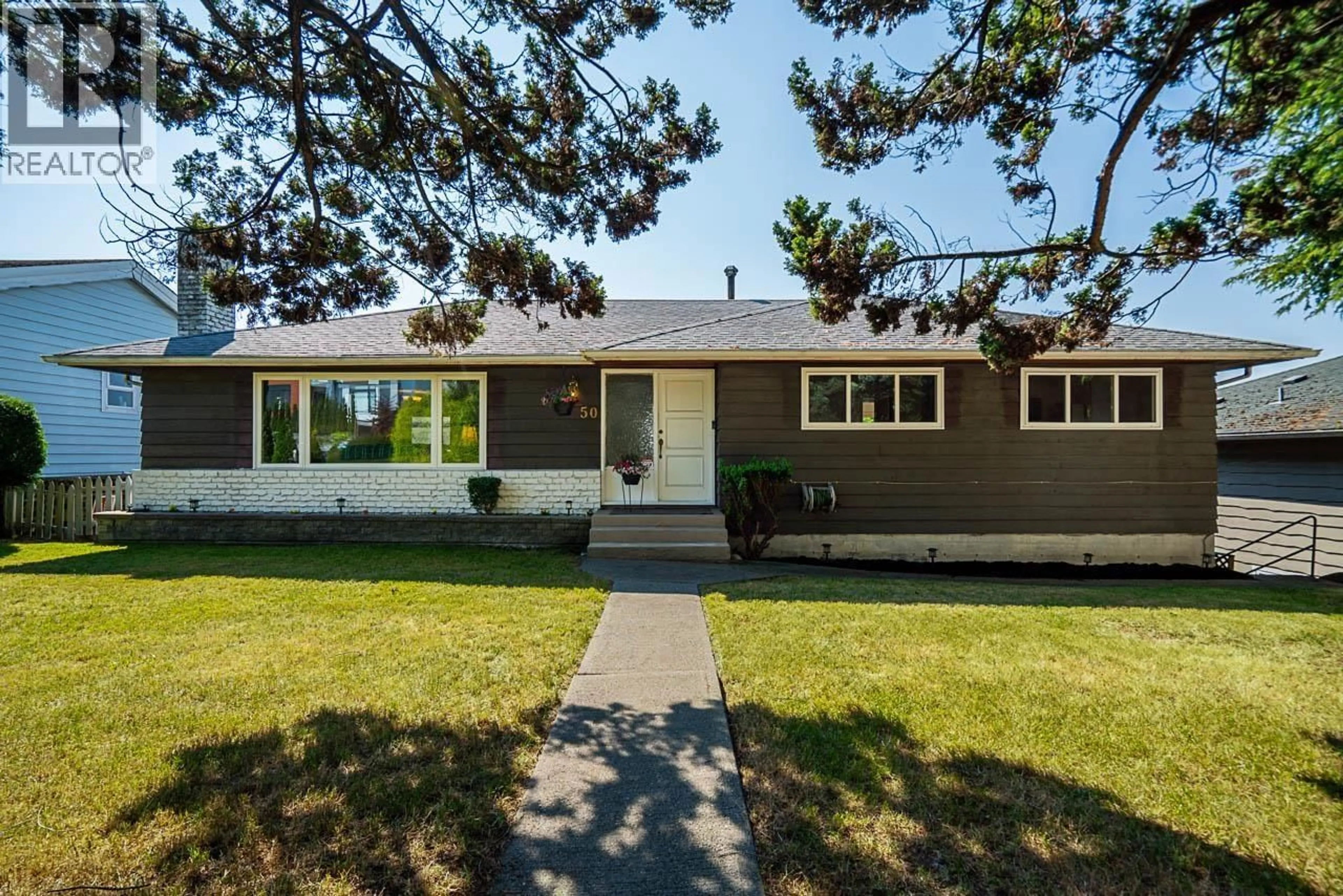 Home with vinyl exterior material, street for 50 EAST 10TH AVENUE, New Westminster British Columbia V3L4R5
