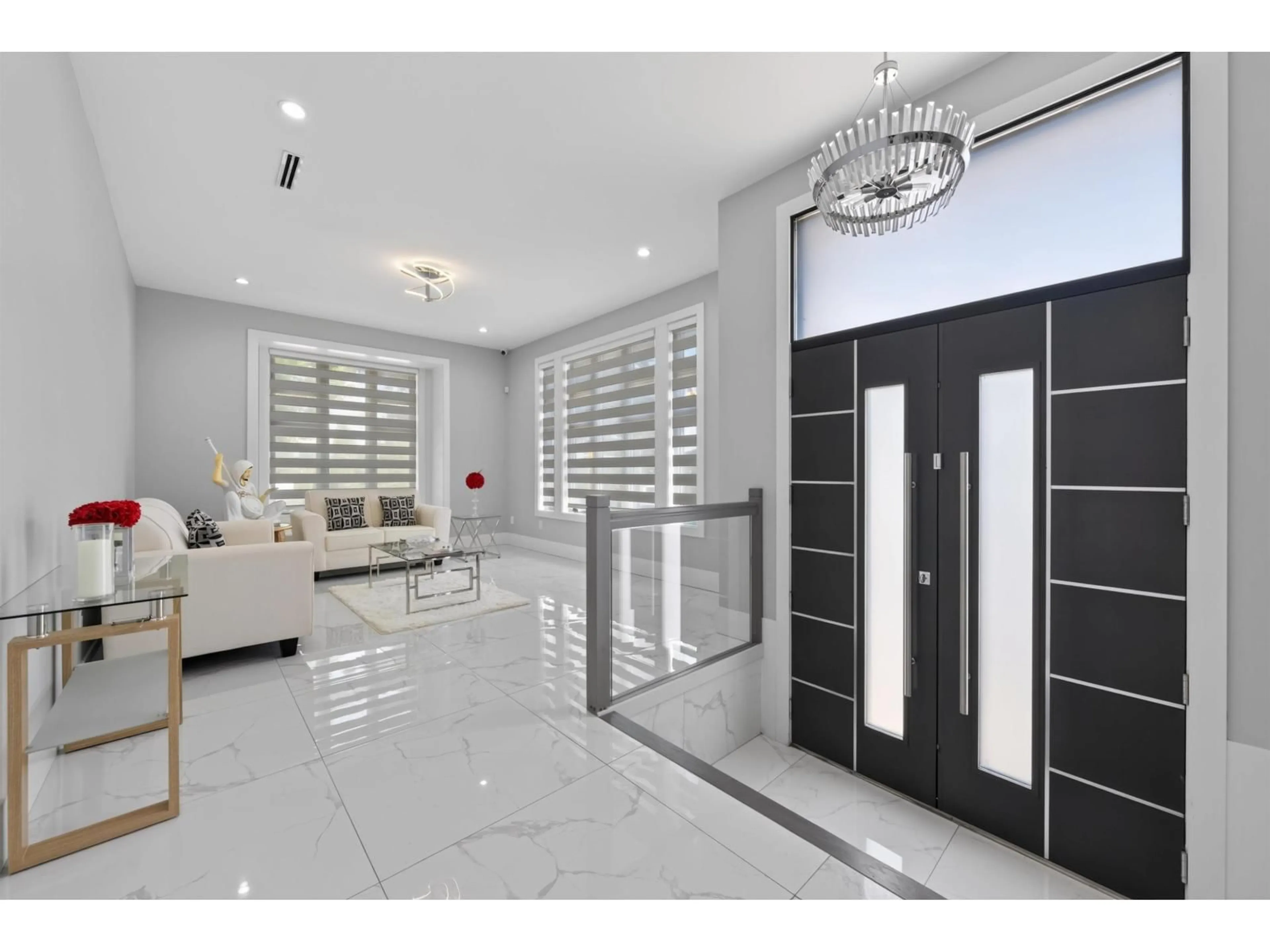 Indoor foyer for 12985 88 AVENUE, Surrey British Columbia V3W3K2