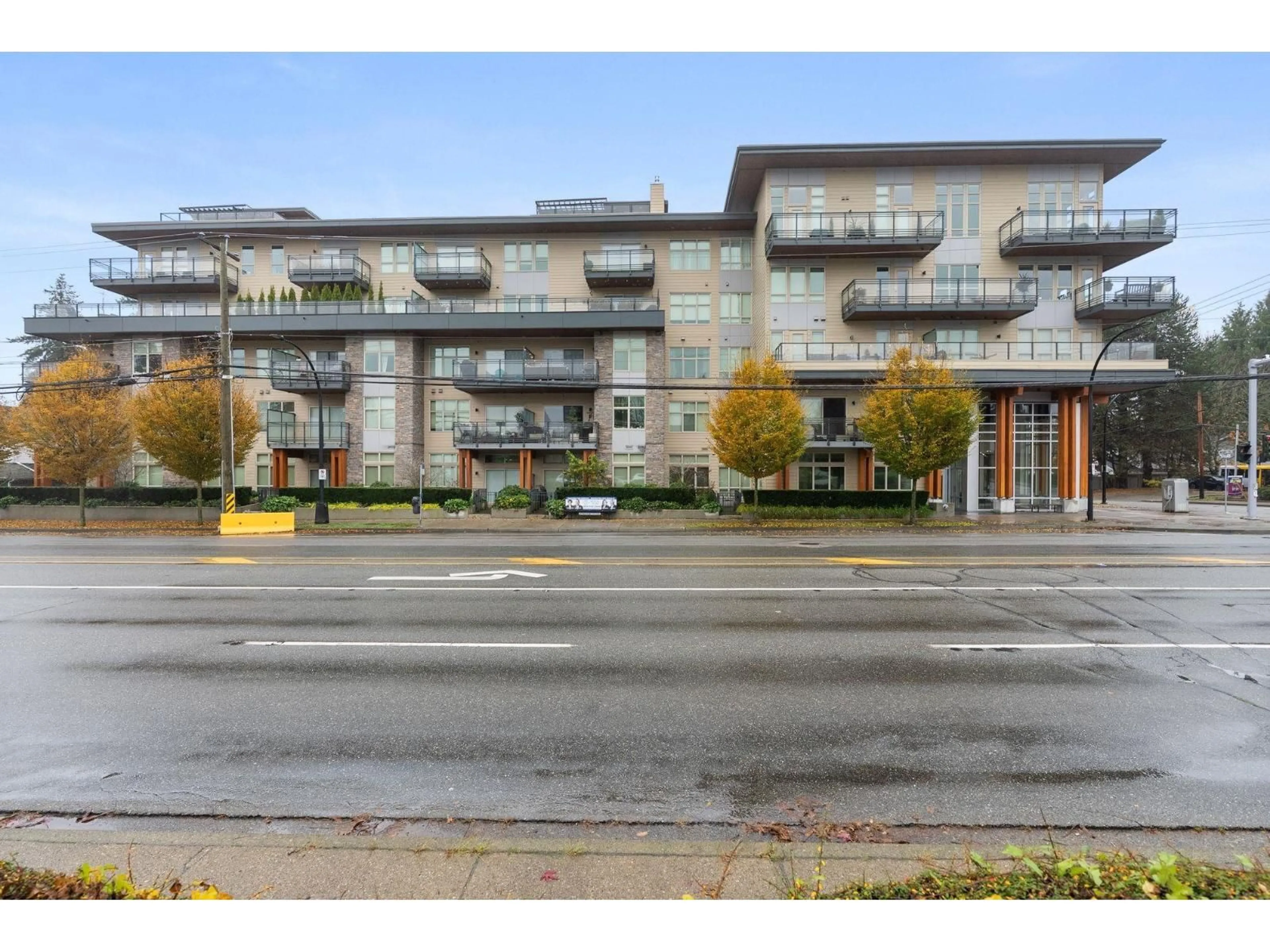 Blurry image for 214 - 14022 NORTH BLUFF ROAD, White Rock British Columbia V4B3C3
