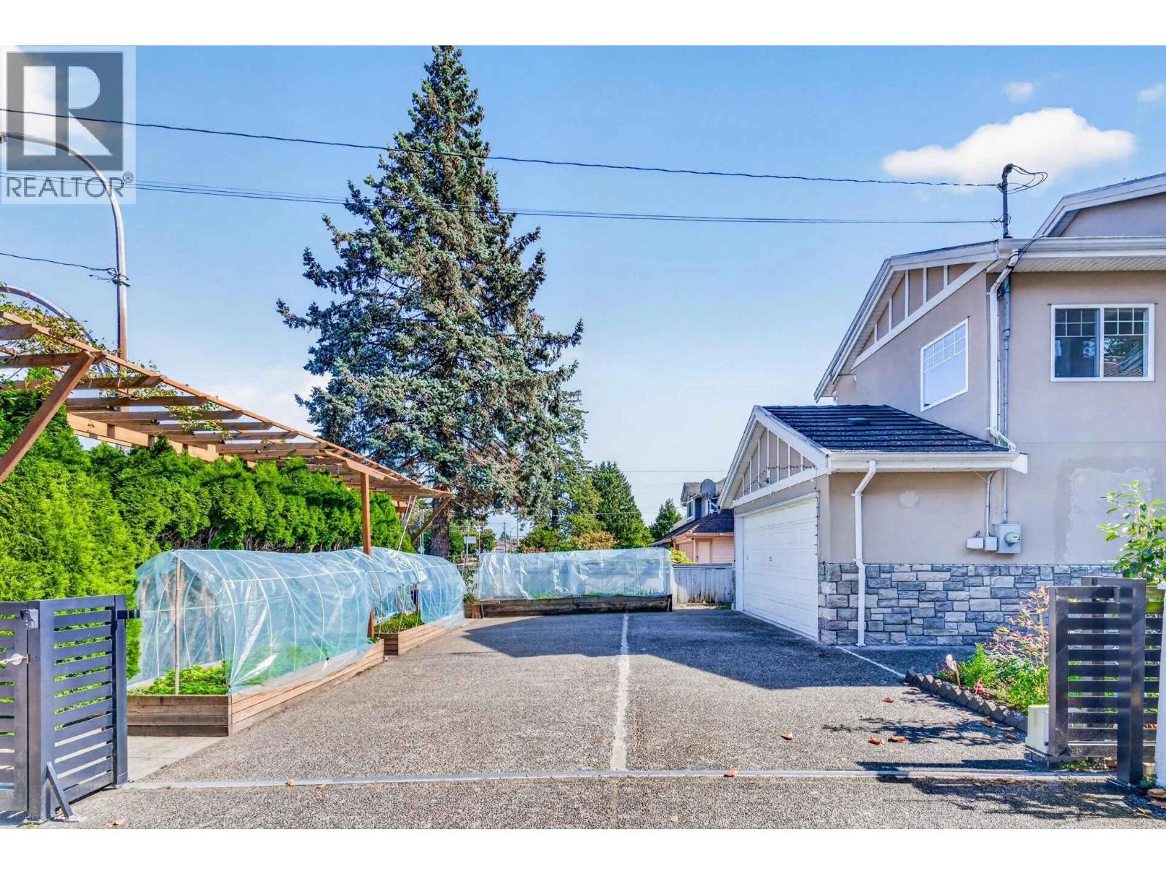 A pic from outside/outdoor area/front of a property/back of a property/a pic from drone, street for 4682 BLUNDELL ROAD, Richmond British Columbia V7C1G9