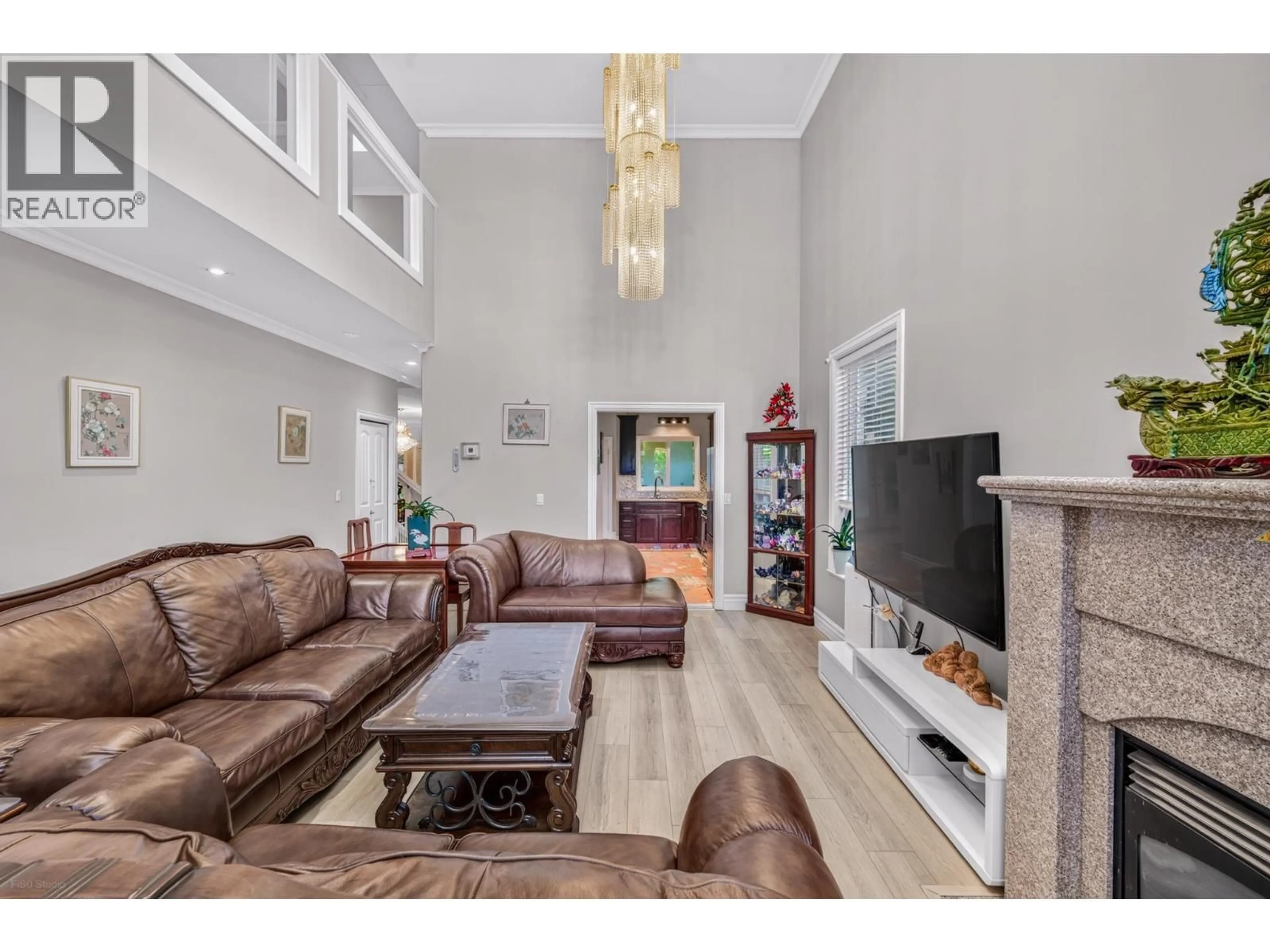 Living room with furniture, unknown for 4682 BLUNDELL ROAD, Richmond British Columbia V7C1G9