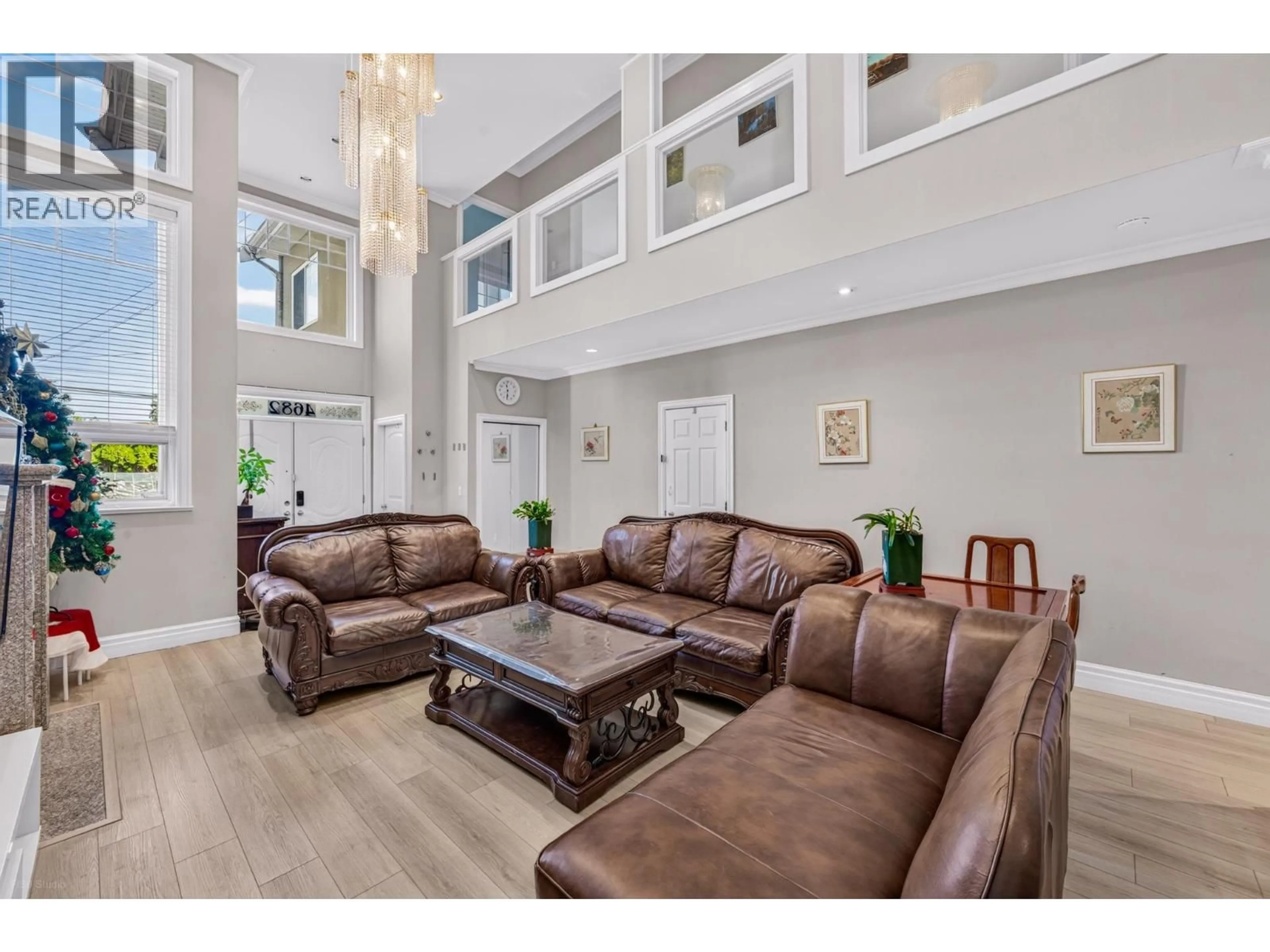 Lobby for 4682 BLUNDELL ROAD, Richmond British Columbia V7C1G9