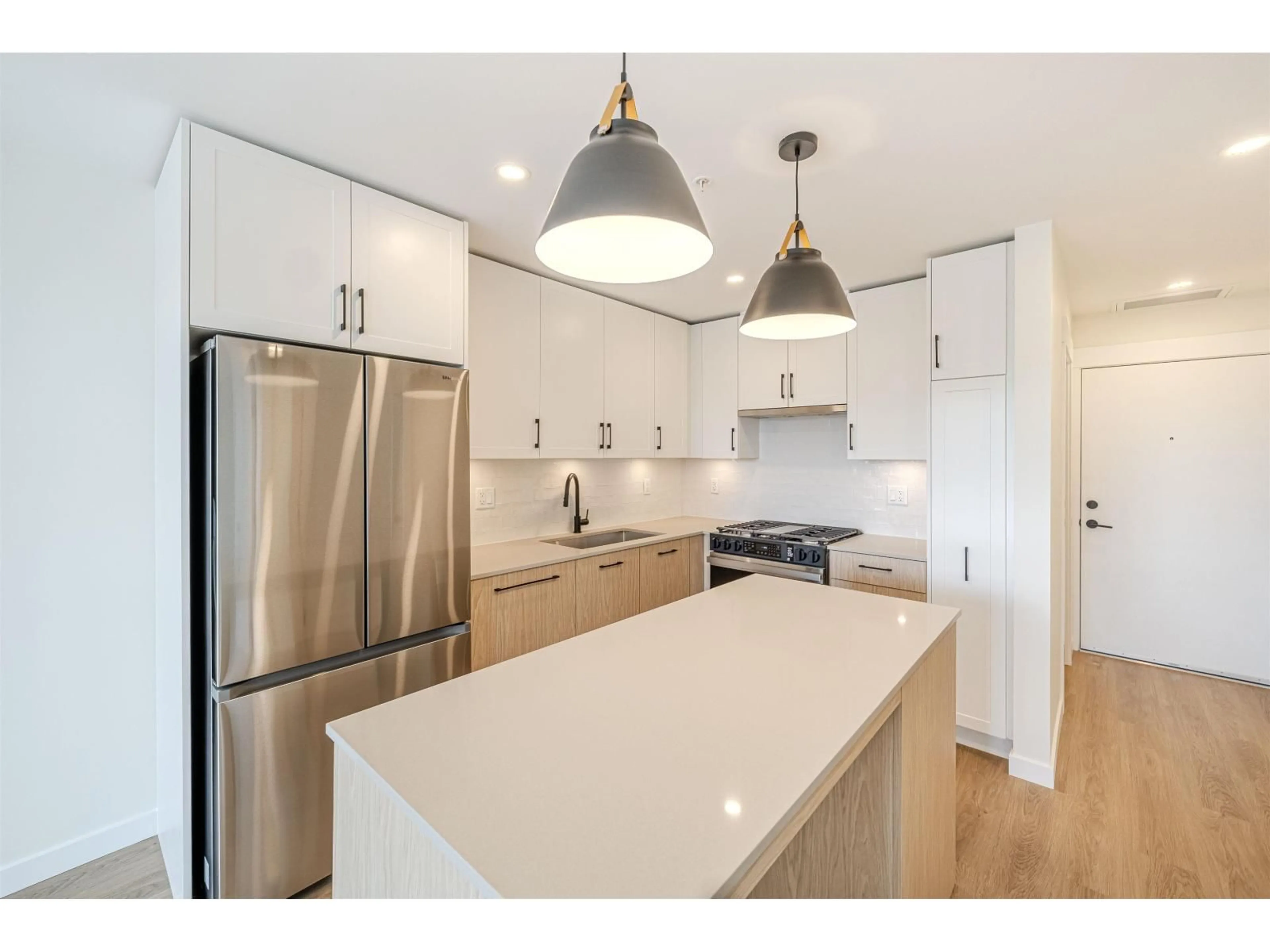 Open concept kitchen, unknown for 509 - 27218 ALDERGROVE TOWN CENTRE DRIVE, Langley British Columbia V4W3N7