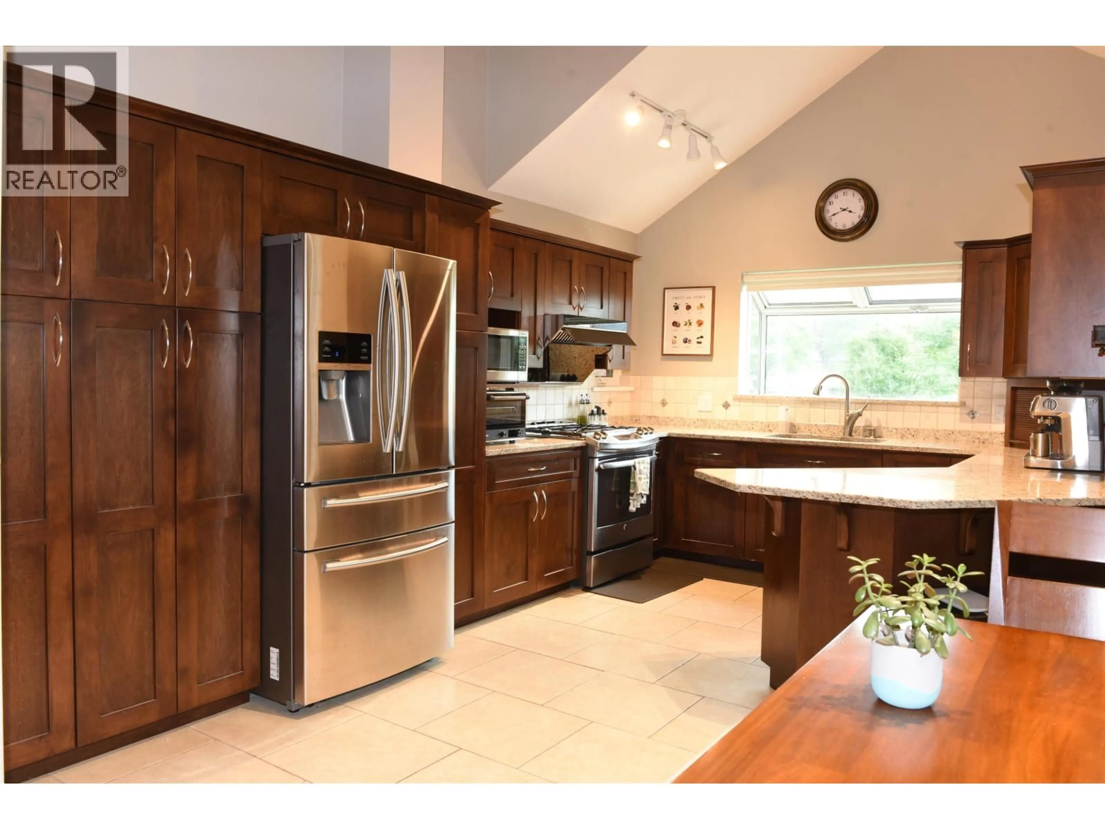 Unknown for 2220 PAULUS CRESCENT, Burnaby British Columbia V5A2M4