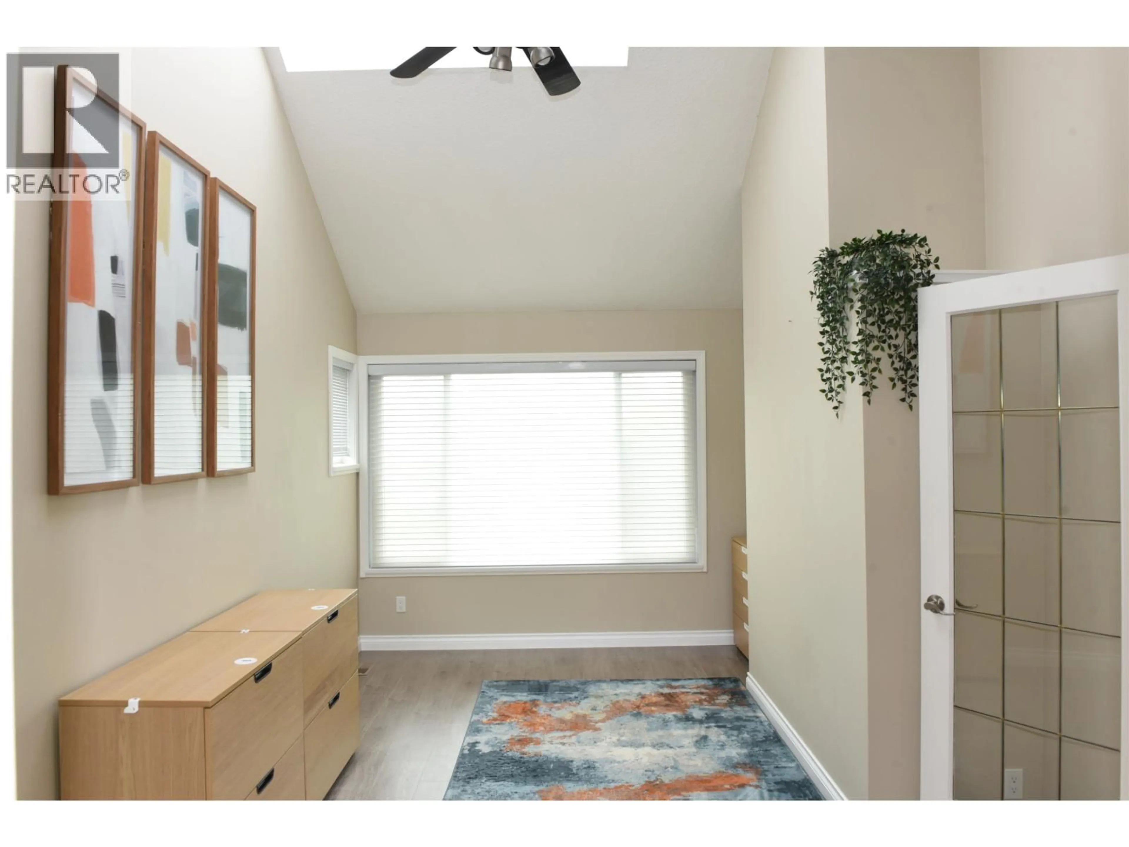 Indoor entryway for 2220 PAULUS CRESCENT, Burnaby British Columbia V5A2M4