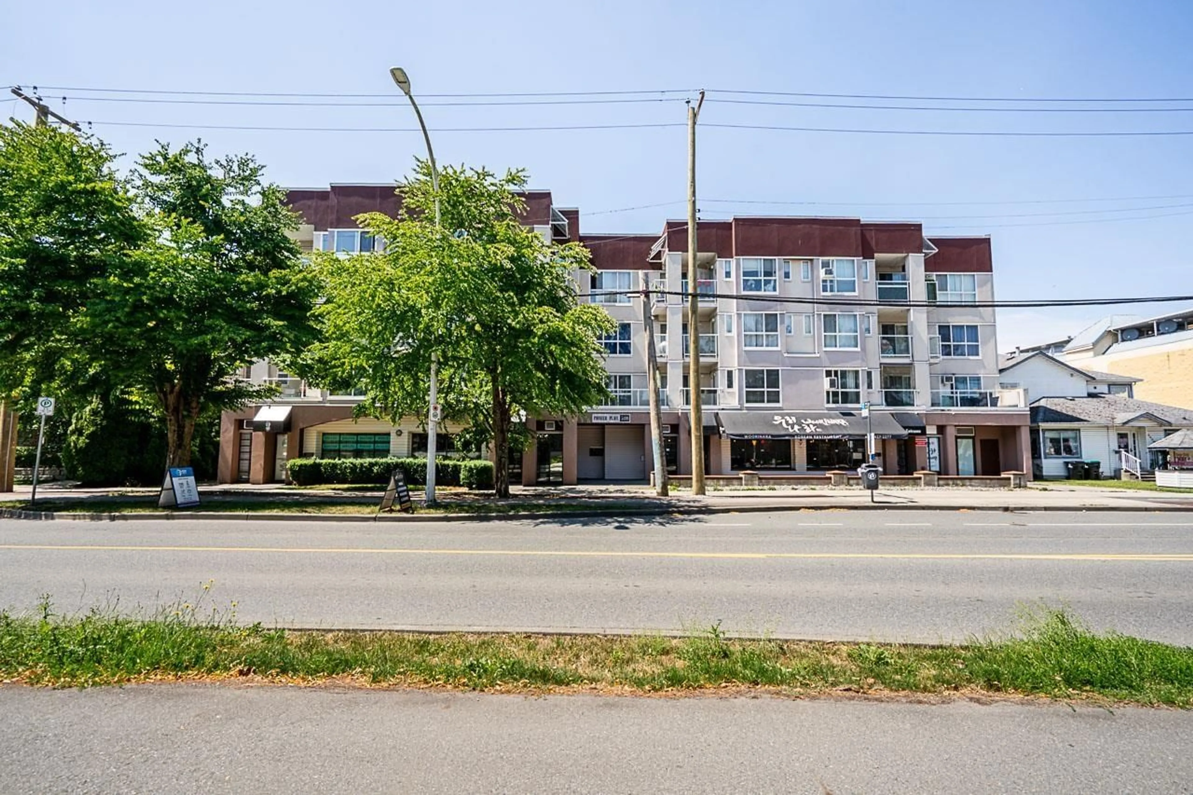 Patio, building for 206 - 5499 203 STREET, Langley British Columbia V3A1W1