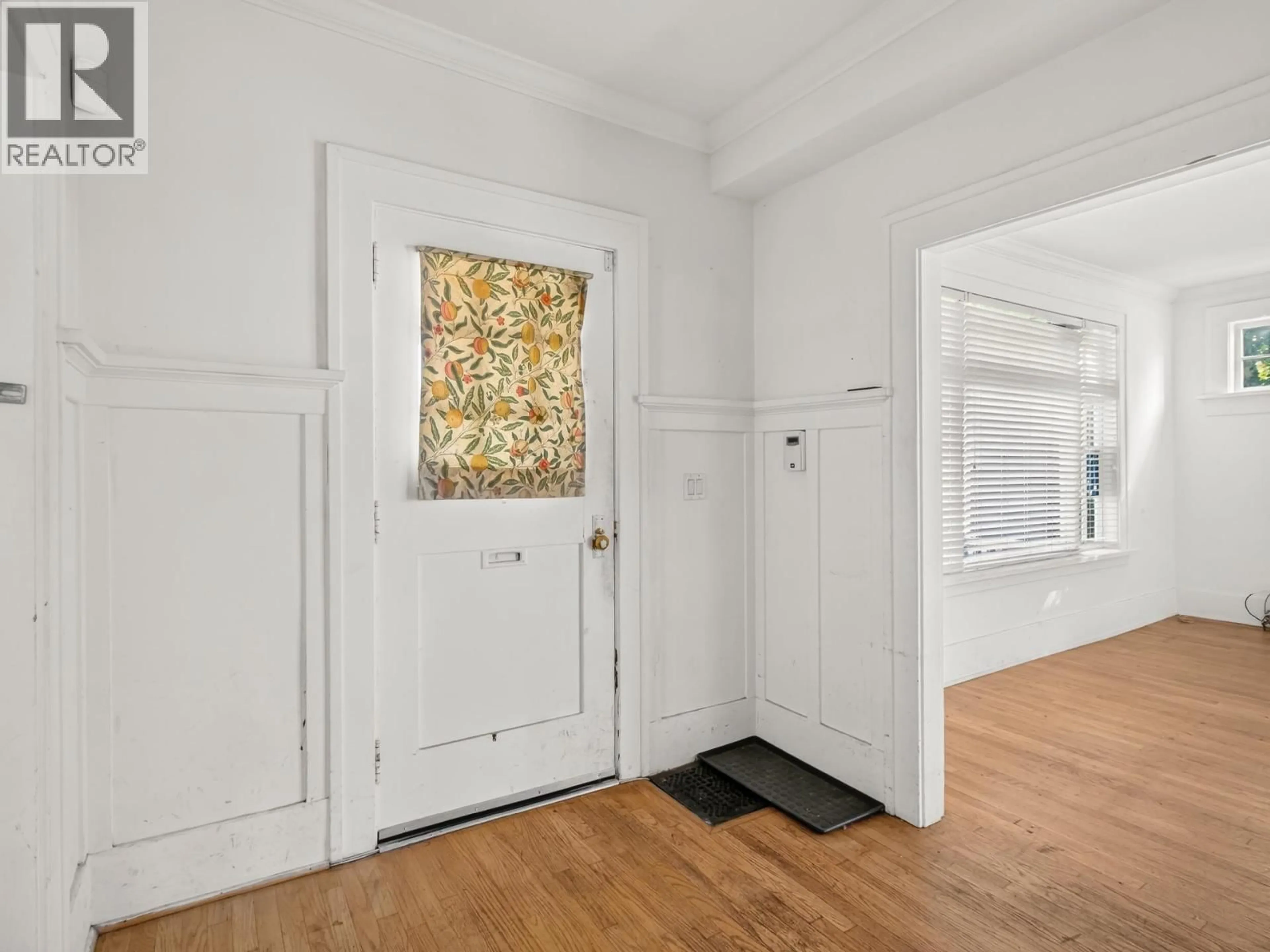 Indoor entryway for 4606 11TH AVENUE, Vancouver British Columbia V6R2M7