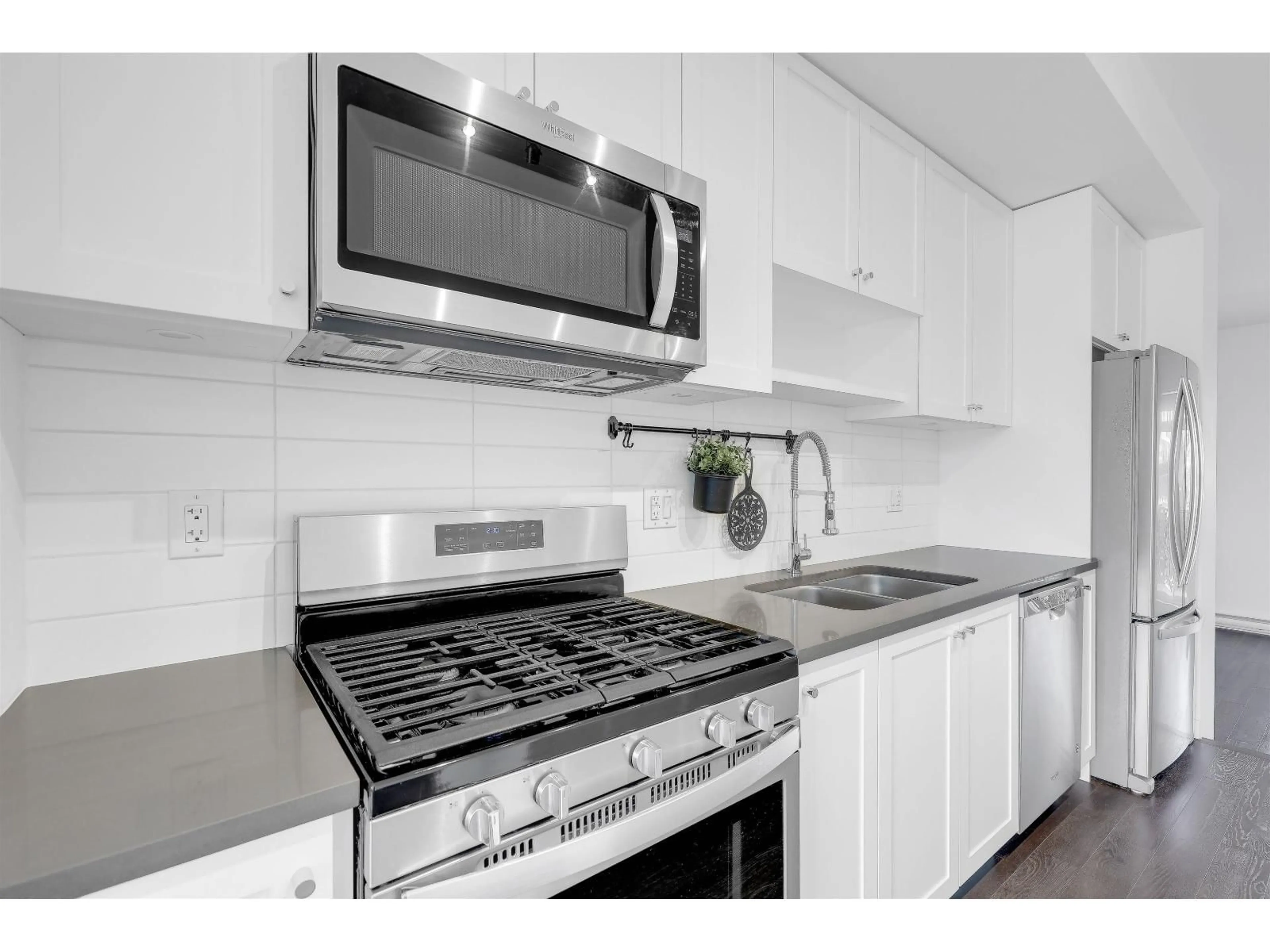 Standard kitchen, unknown for 49 - 16678 25 AVENUE, Surrey British Columbia V3Z0Z2