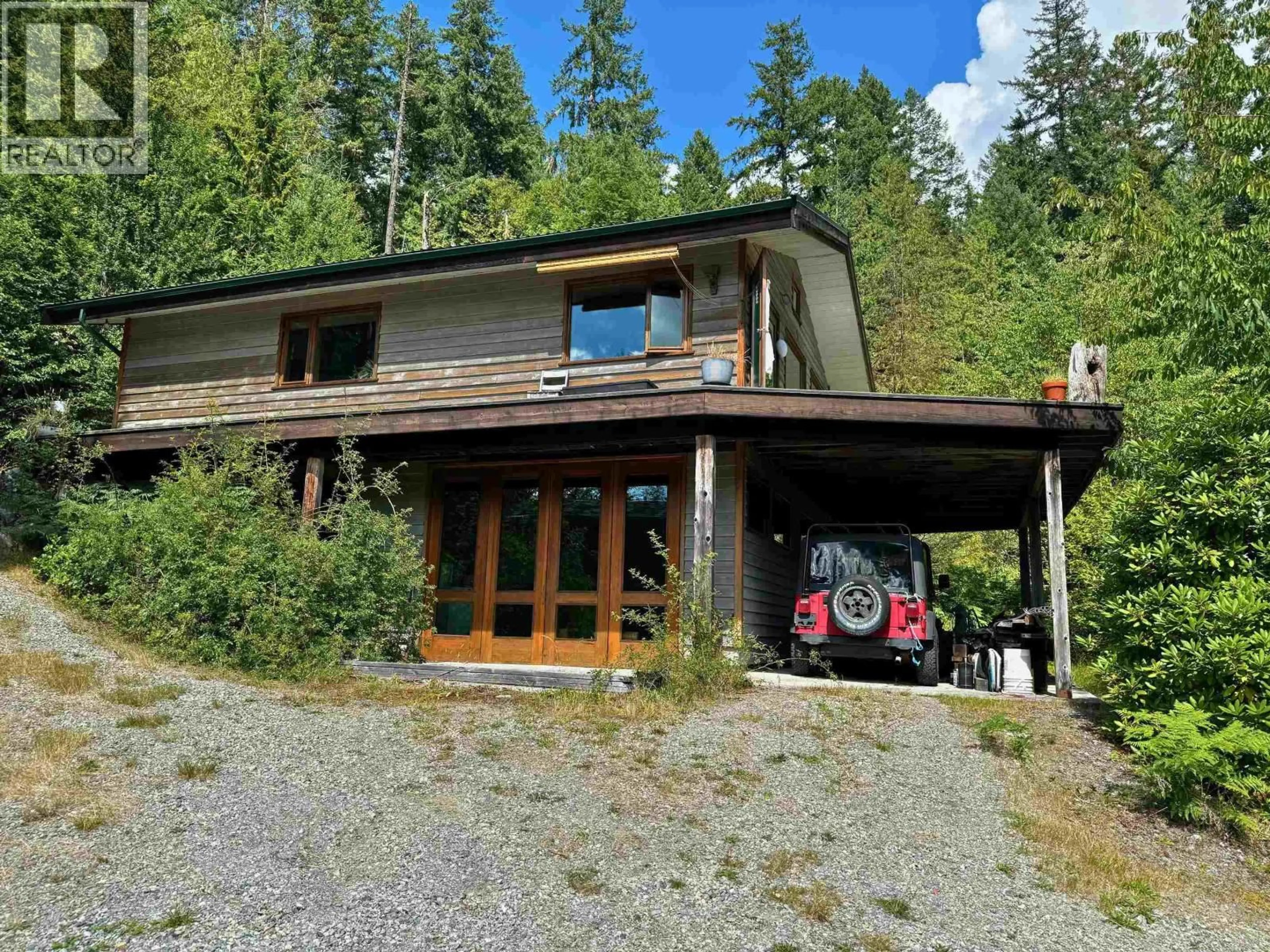 A pic from outside/outdoor area/front of a property/back of a property/a pic from drone, building for Block R JAKES LANDING, Egmont British Columbia V0N1N0