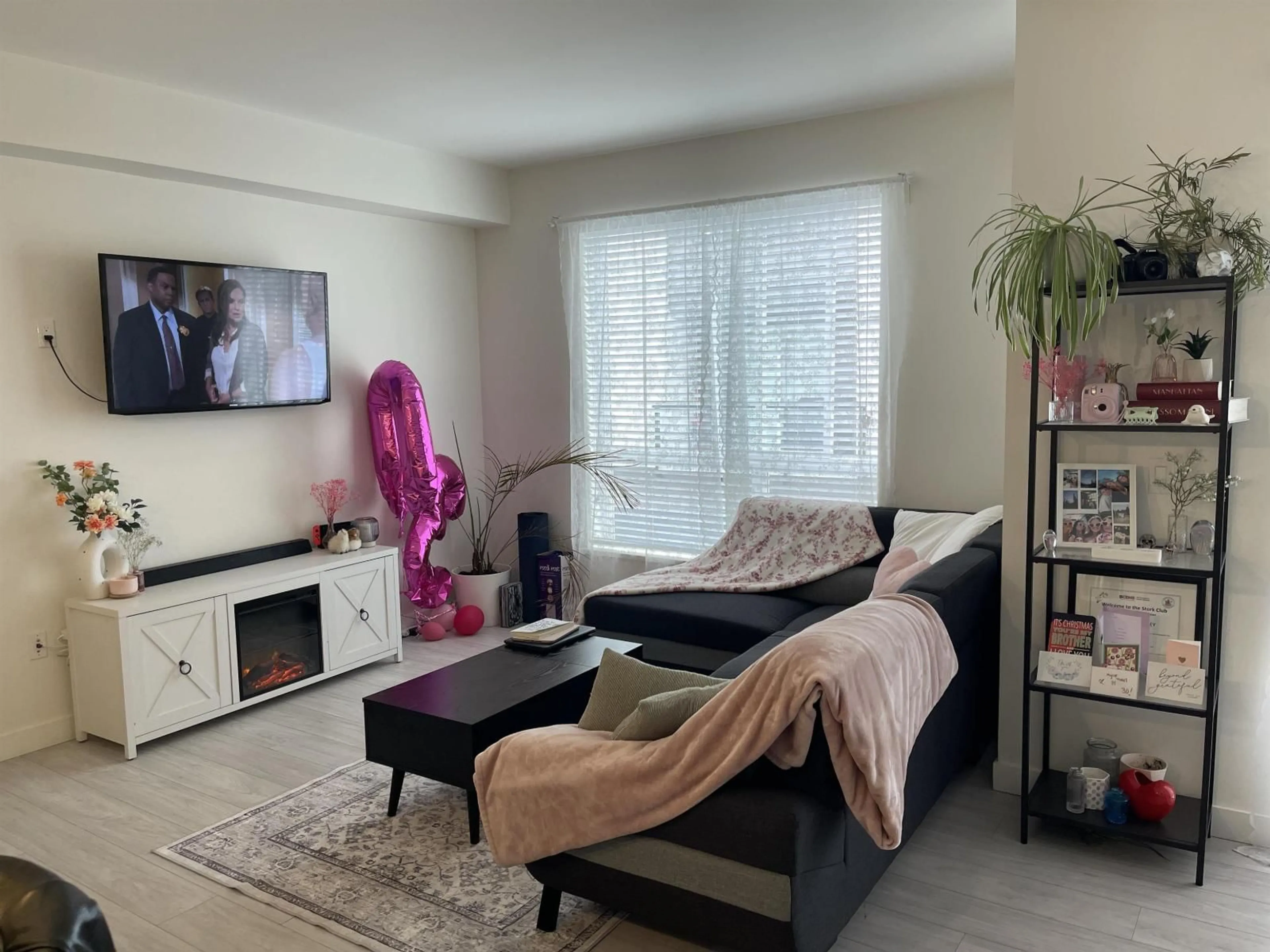 Living room with furniture, unknown for 19 - 7288 188 STREET, Surrey British Columbia V4N6W3