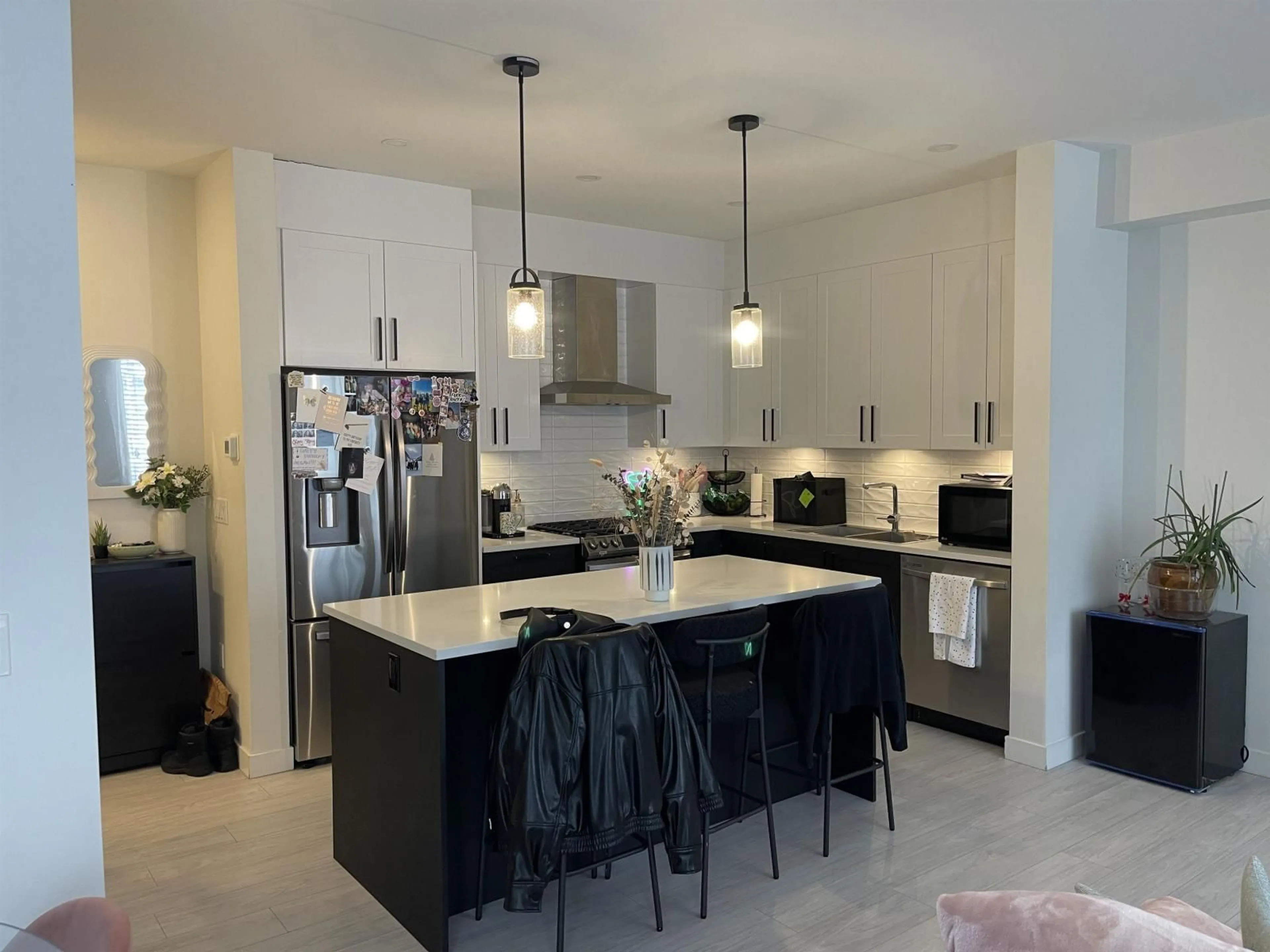 Open concept kitchen, ceramic/tile floor for 19 - 7288 188 STREET, Surrey British Columbia V4N6W3