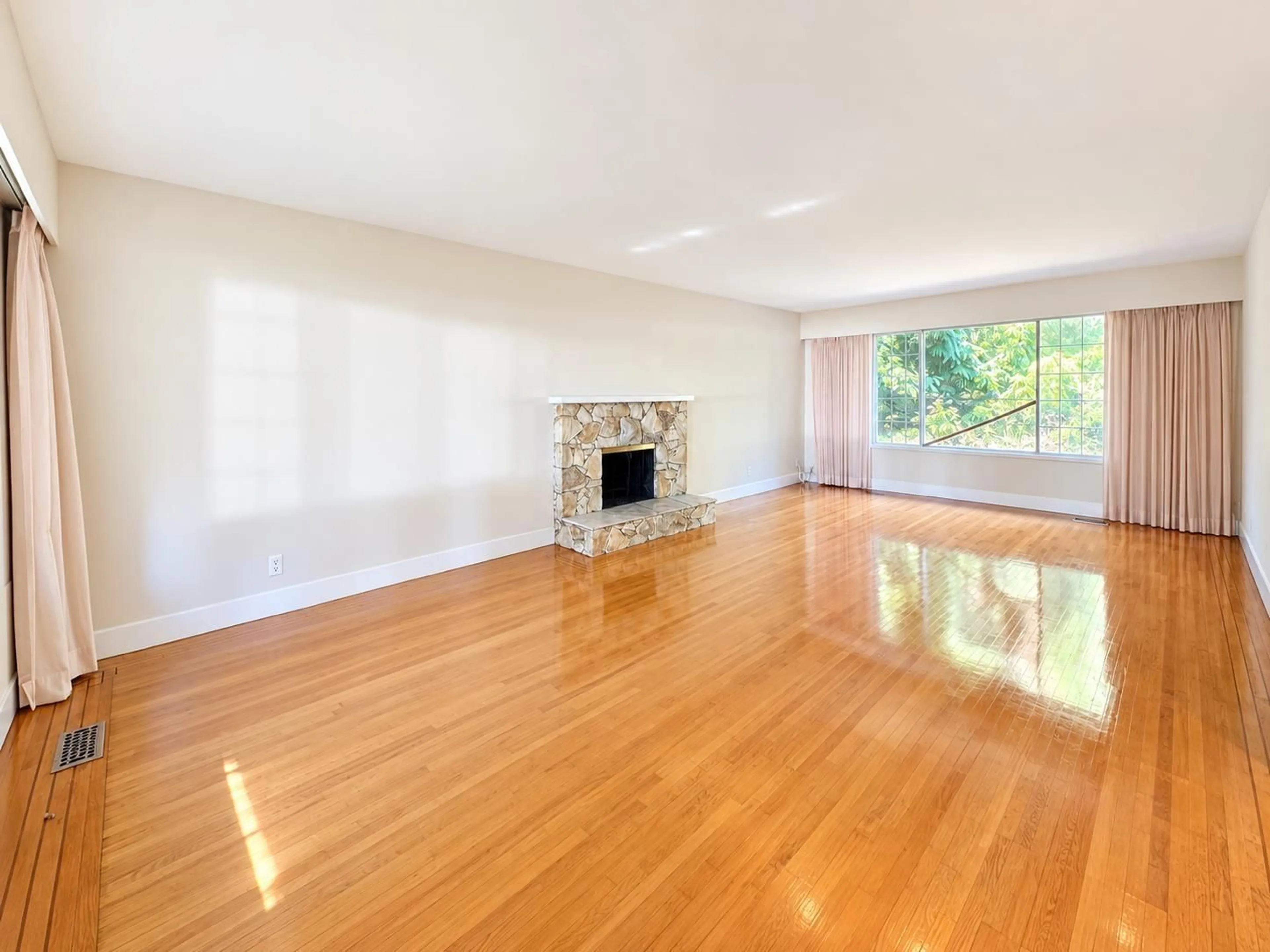 A pic of a room for 12501 53 AVENUE, Surrey British Columbia V3X3B6
