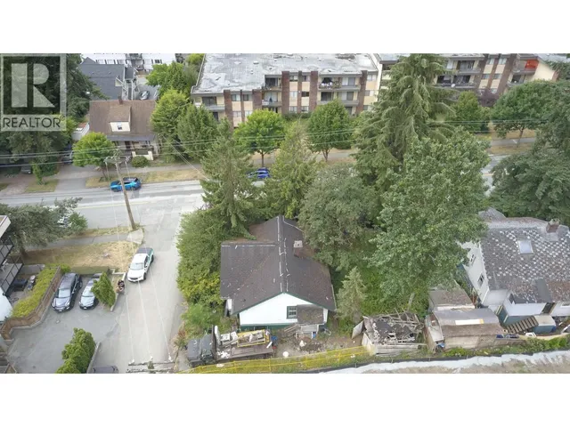 413 ELEVENTH STREET, New Westminster 4