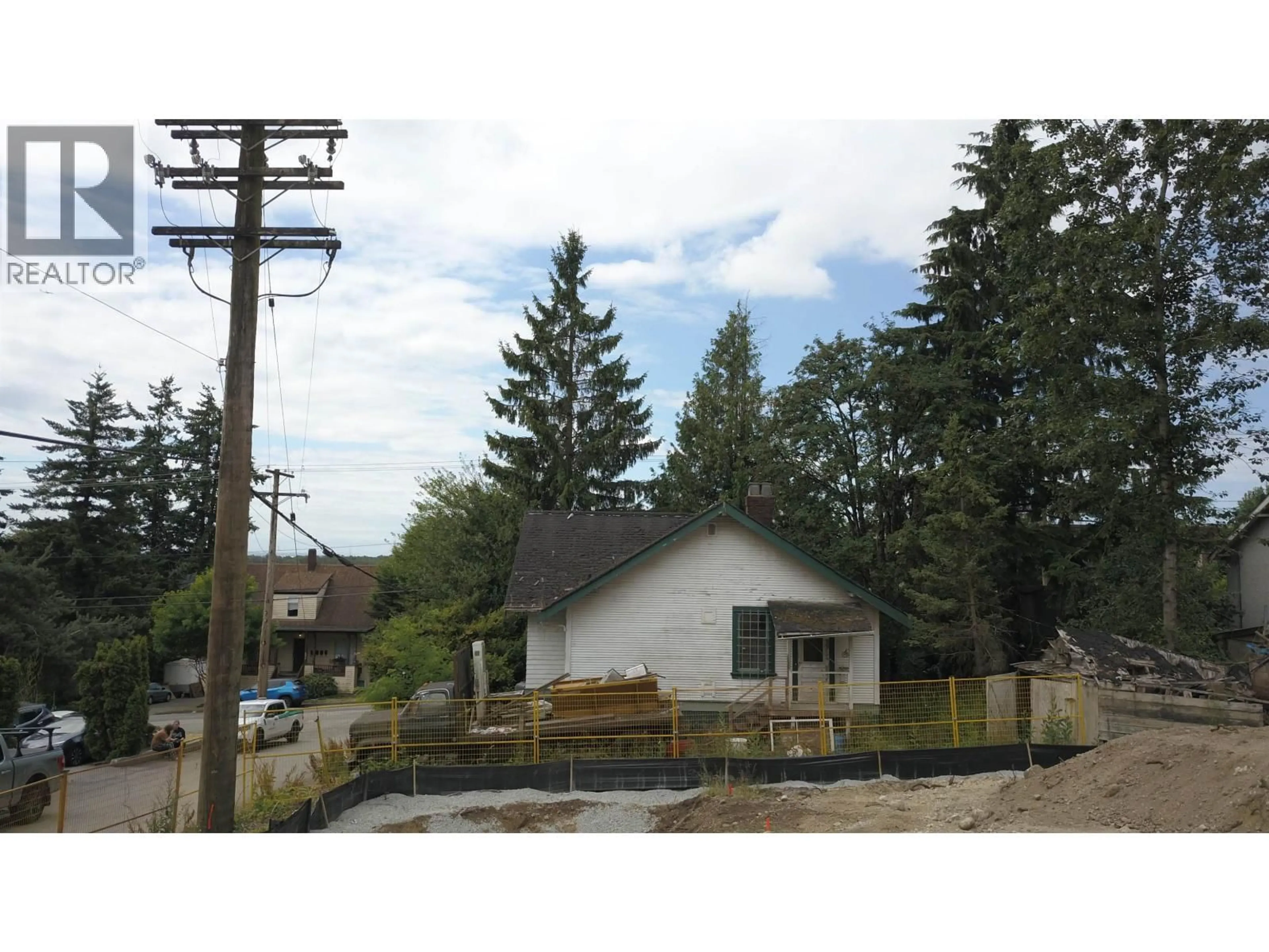 Unknown for 413 ELEVENTH STREET, New Westminster British Columbia V3M4E9