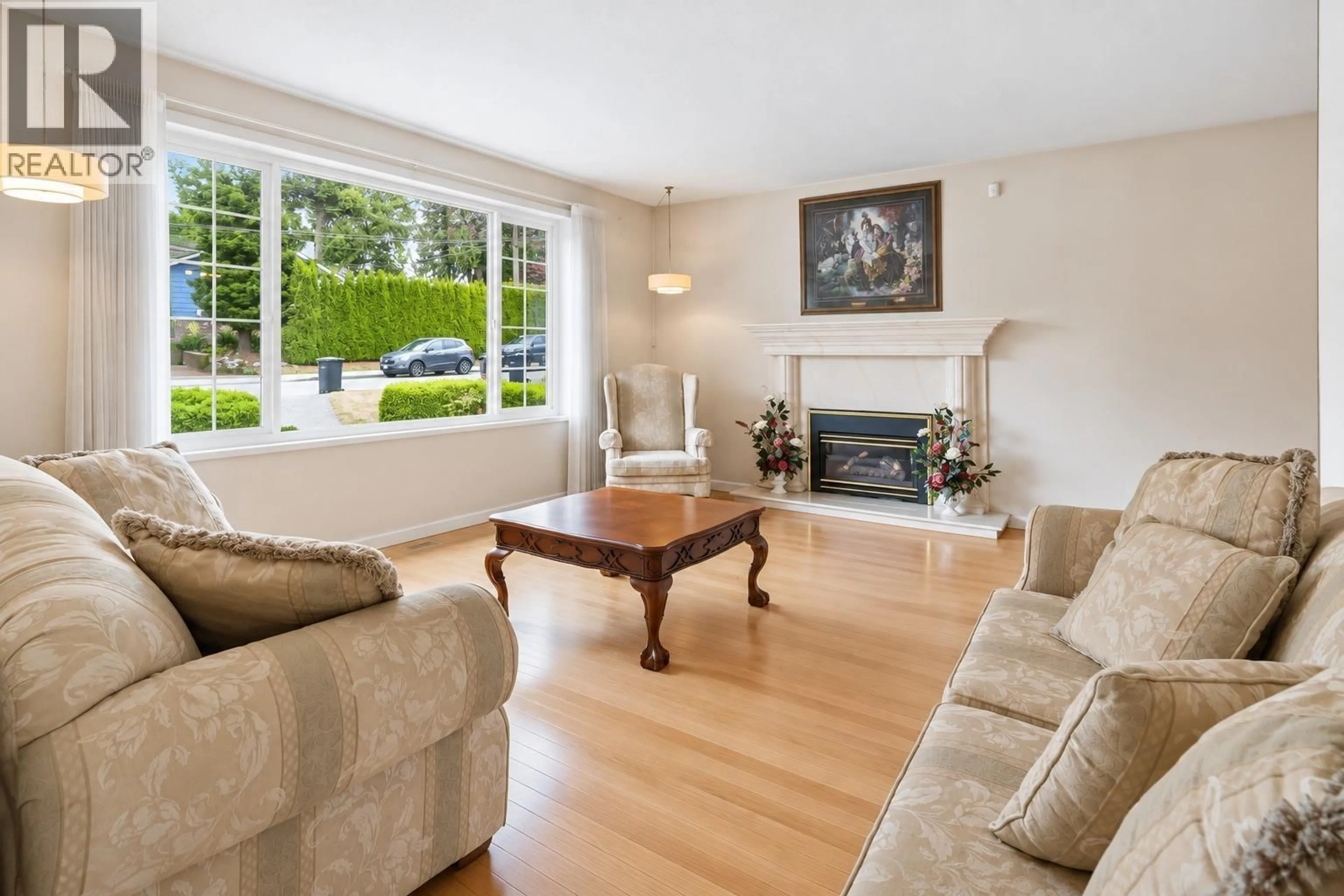 Living room with furniture, wood/laminate floor for 1522 HAVERSLEY AVENUE, Coquitlam British Columbia V3J1V6