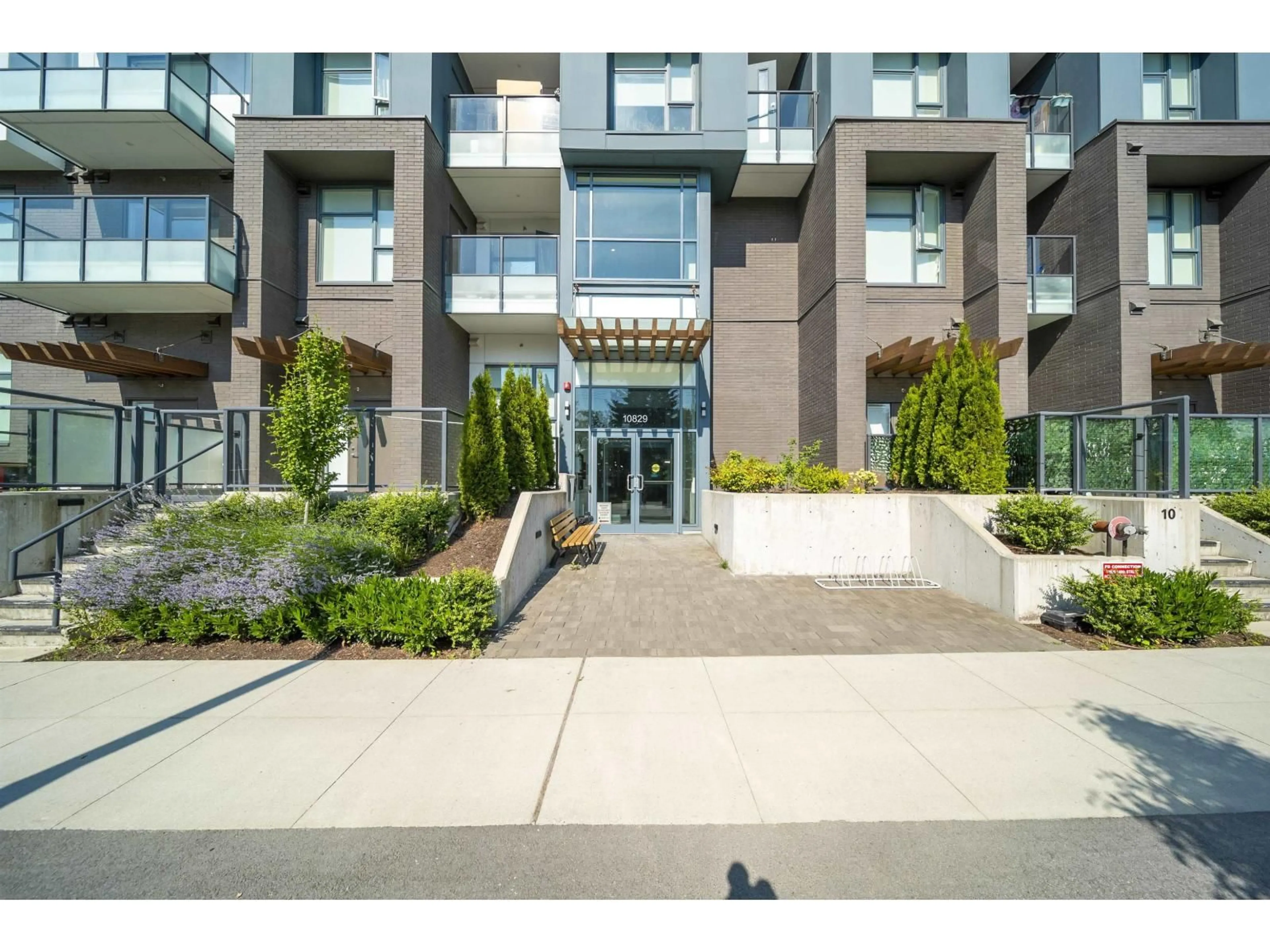 Indoor foyer for 611 - 10829 140 STREET, Surrey British Columbia V3R0H4