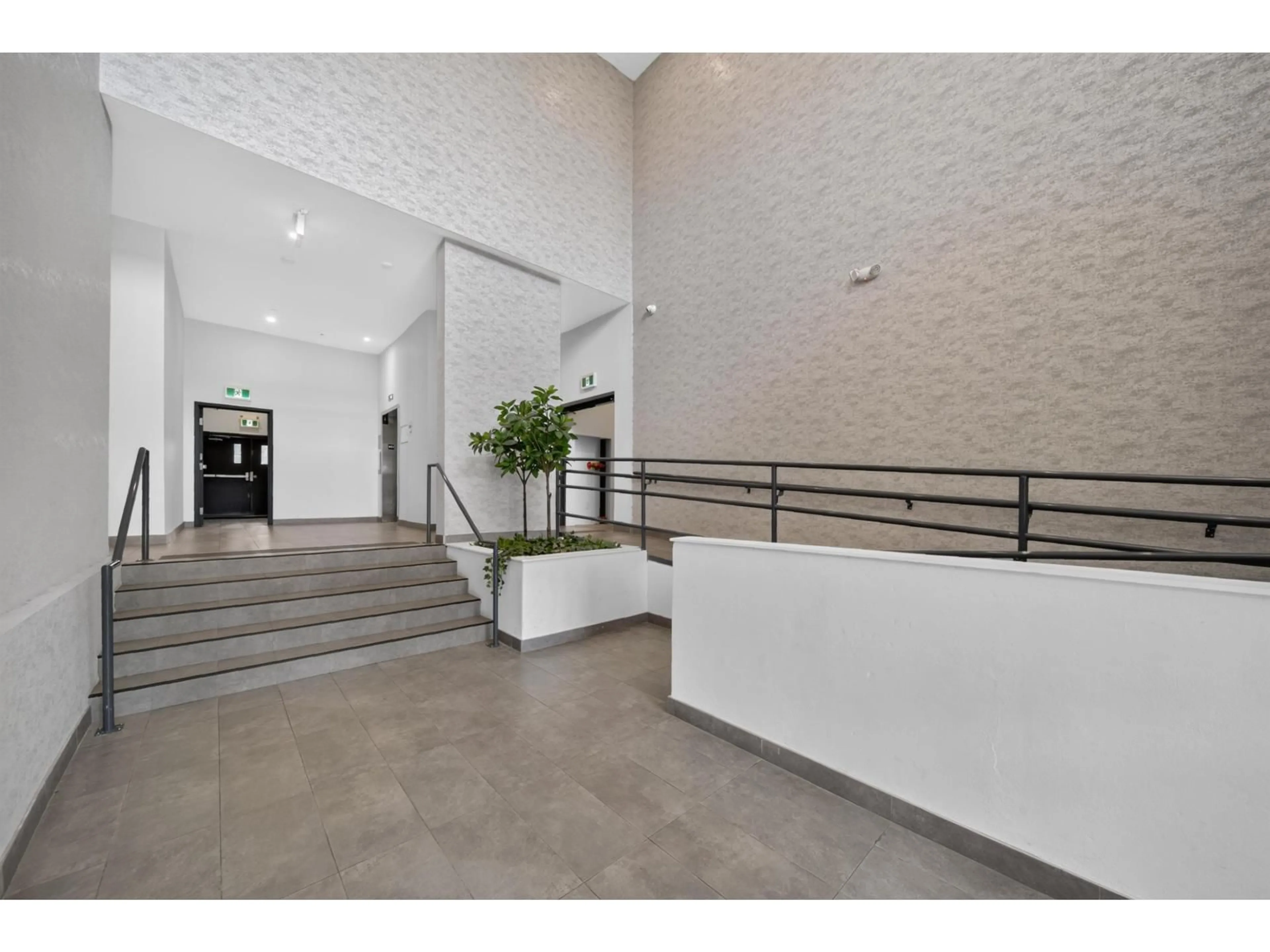 Indoor foyer for 611 - 10829 140 STREET, Surrey British Columbia V3R0H4