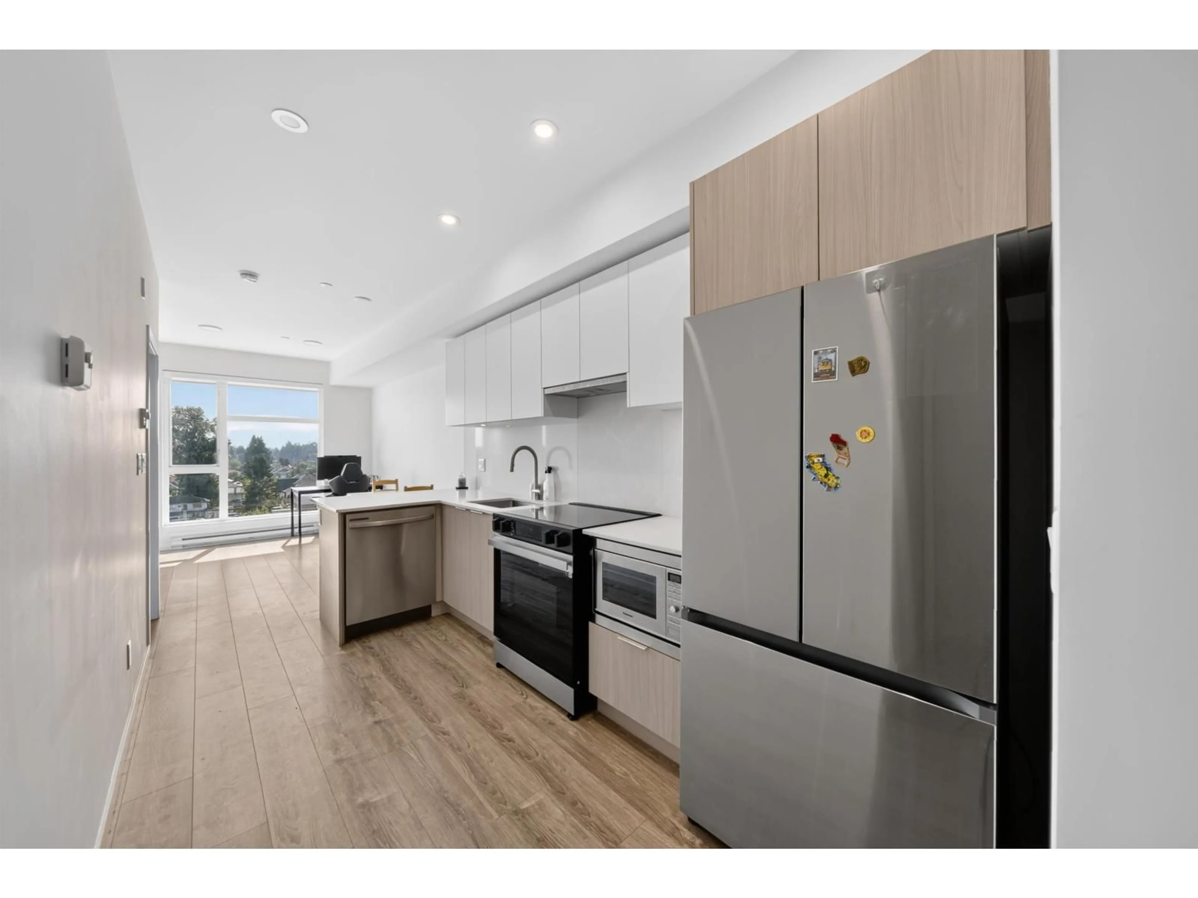 Open concept kitchen, wood/laminate floor for 611 - 10829 140 STREET, Surrey British Columbia V3R0H4