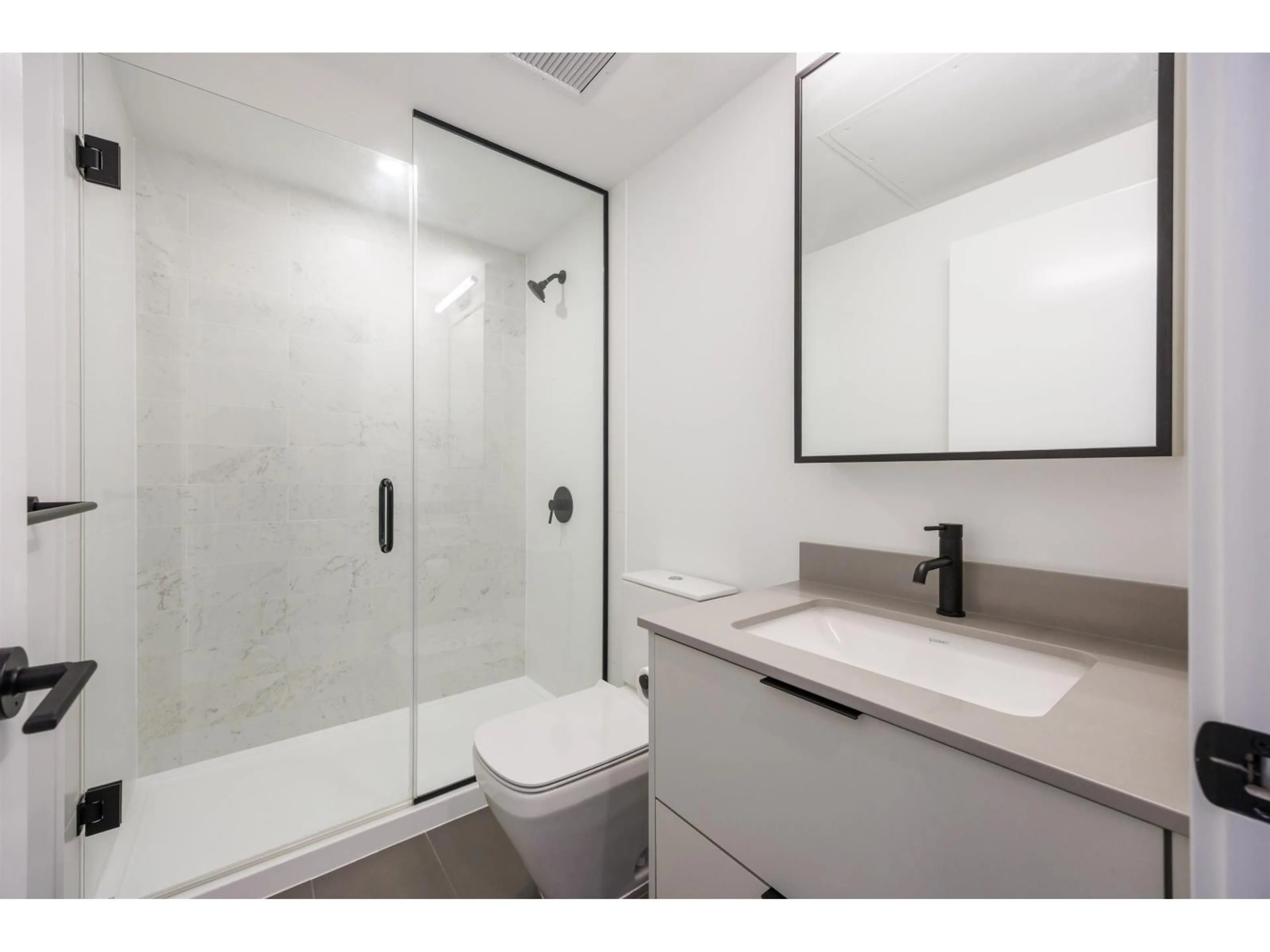 Standard bathroom, ceramic/tile floor for 1201 - 13685 102 AVENUE, Surrey British Columbia V3T1N7