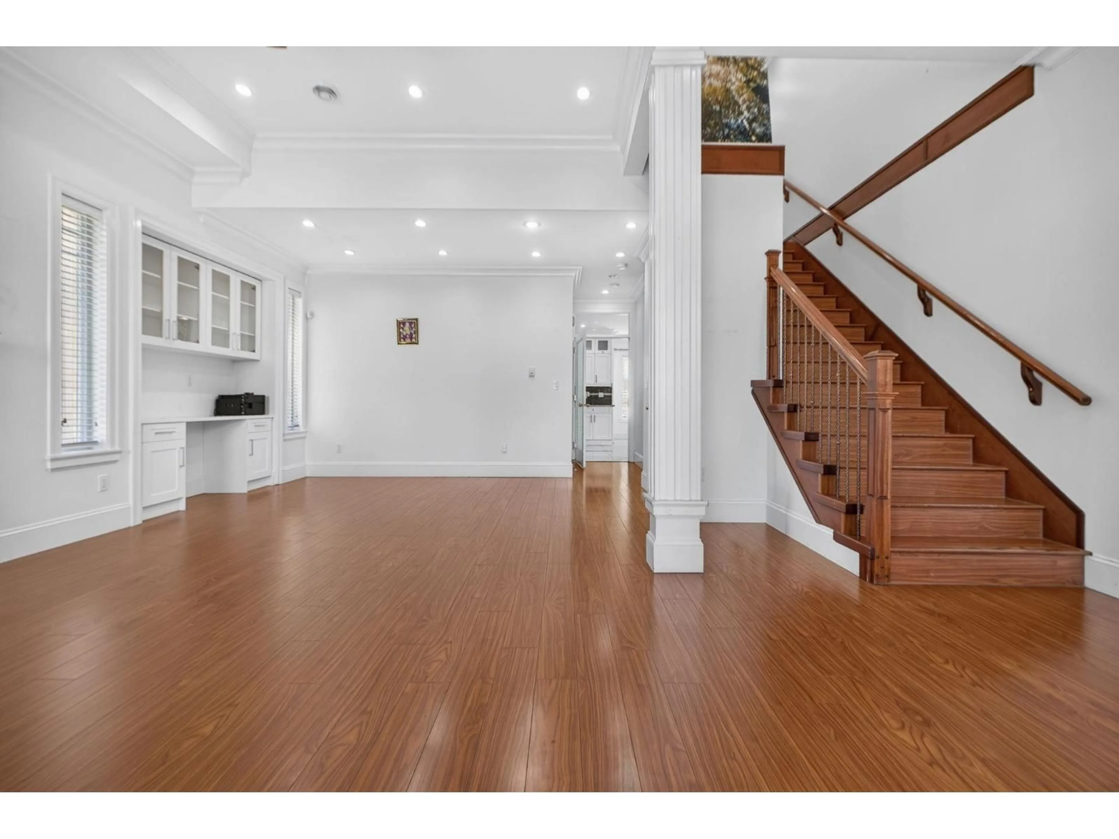 Indoor foyer for 13296 62A AVENUE, Surrey British Columbia V3X0A9