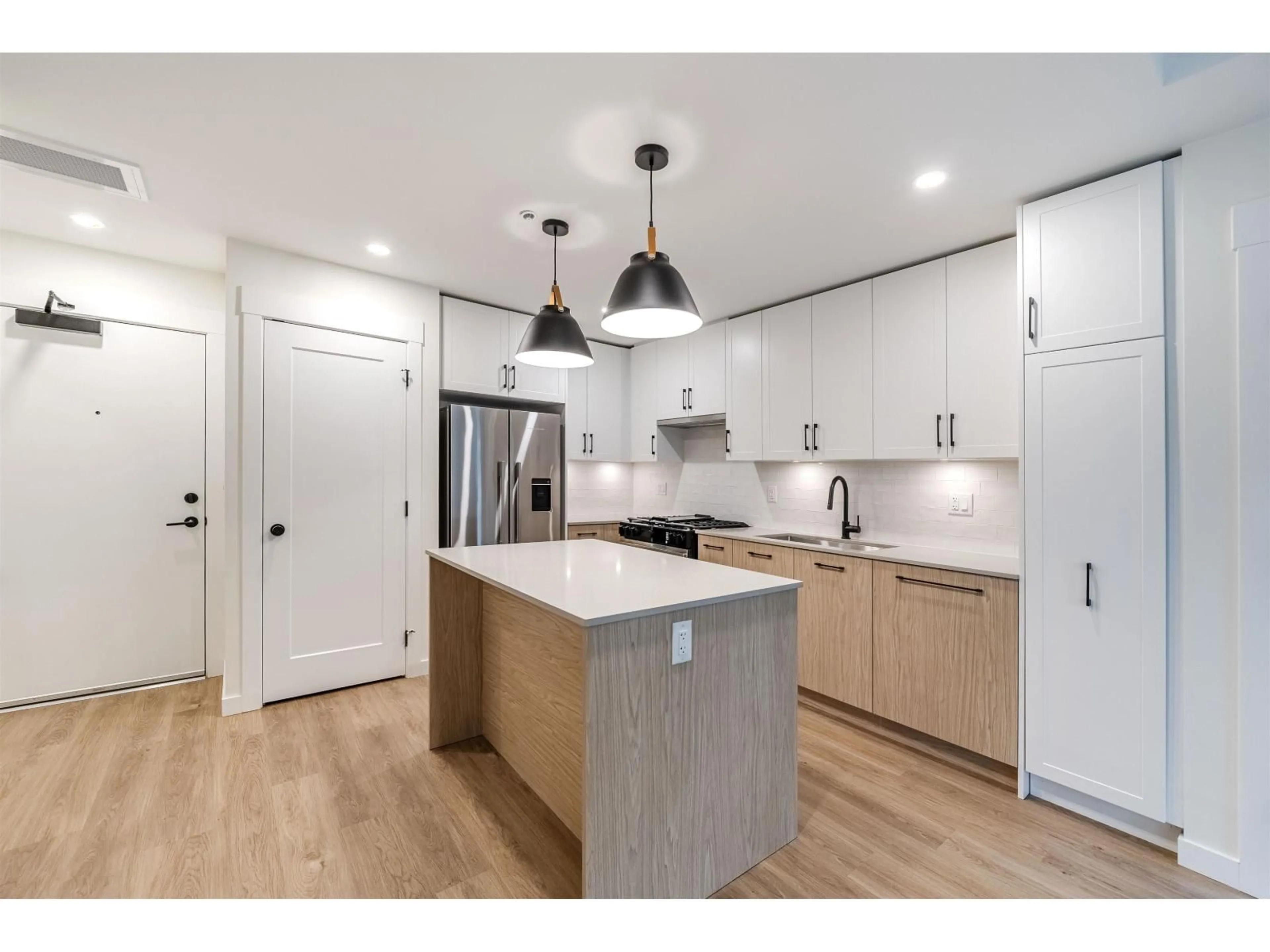 Open concept kitchen, wood/laminate floor for 503 - 27249 ALDERGROVE TOWN CENTRE DRIVE, Langley British Columbia V4W3N7